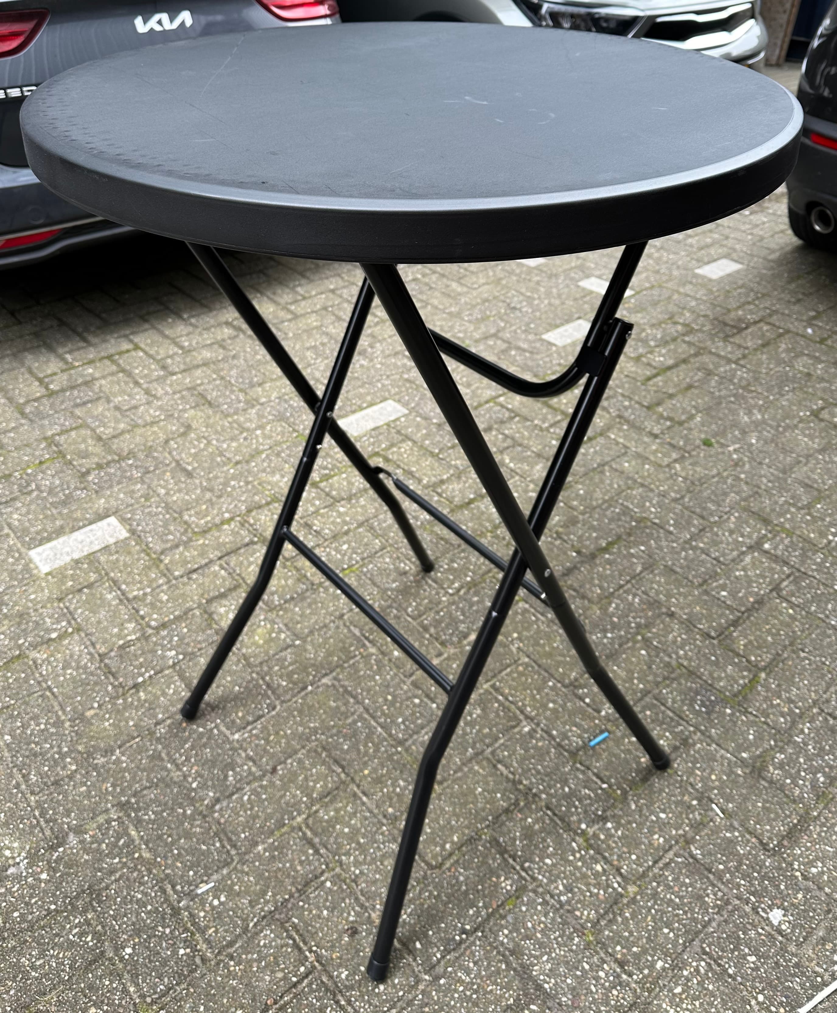 Statafel met zwarte rok