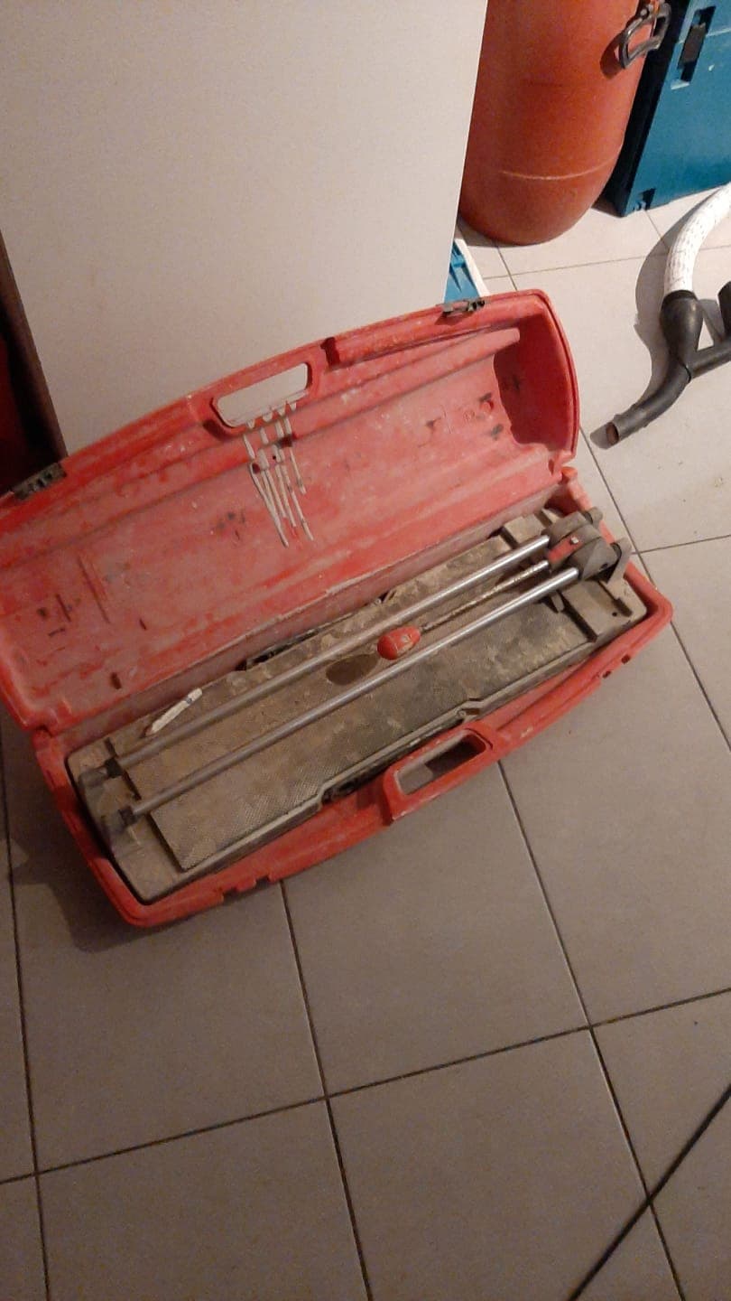 Tegelsnijder 62  cm te huur