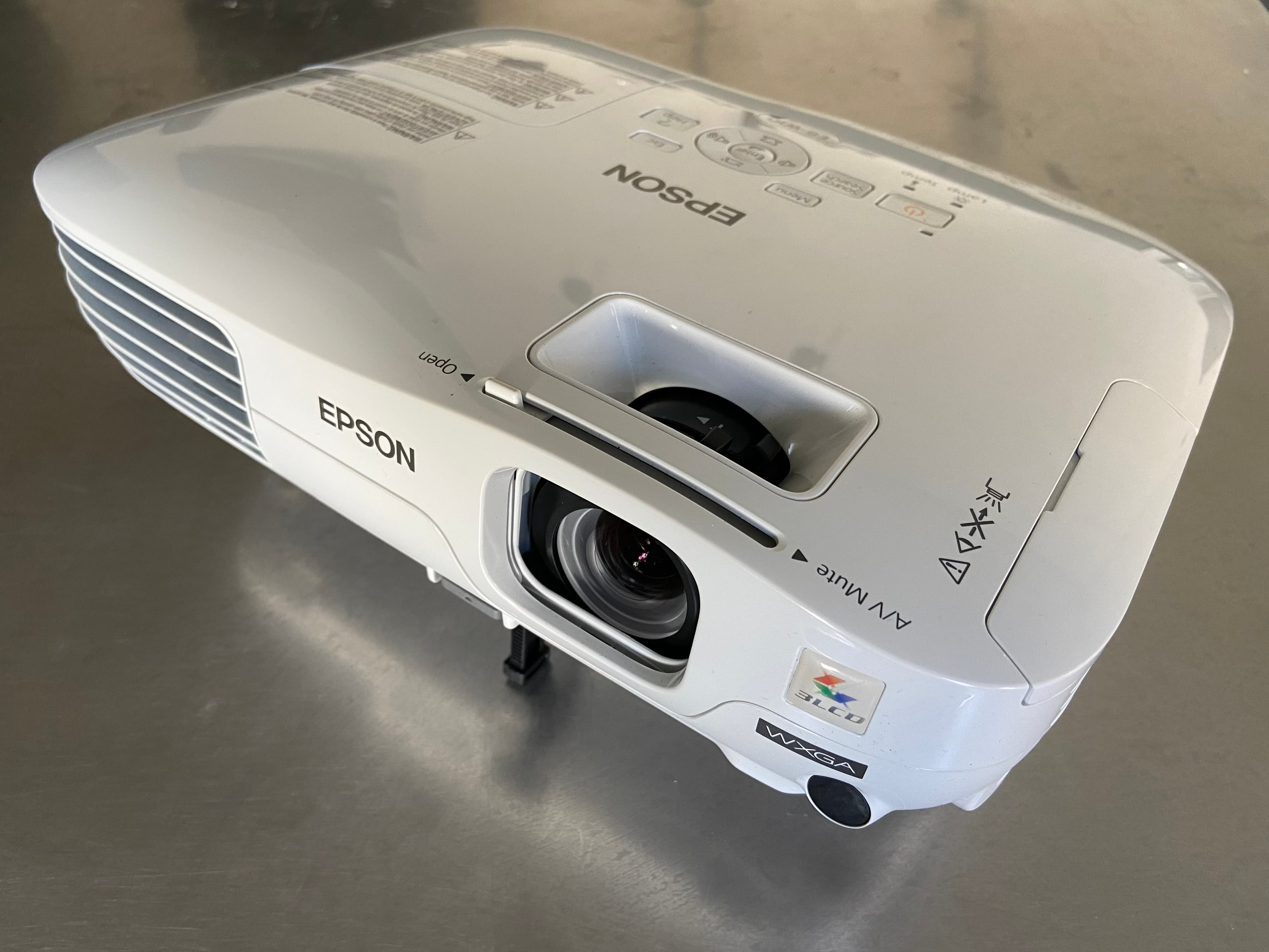 Beamer Epson met HDMI inclusief kabels