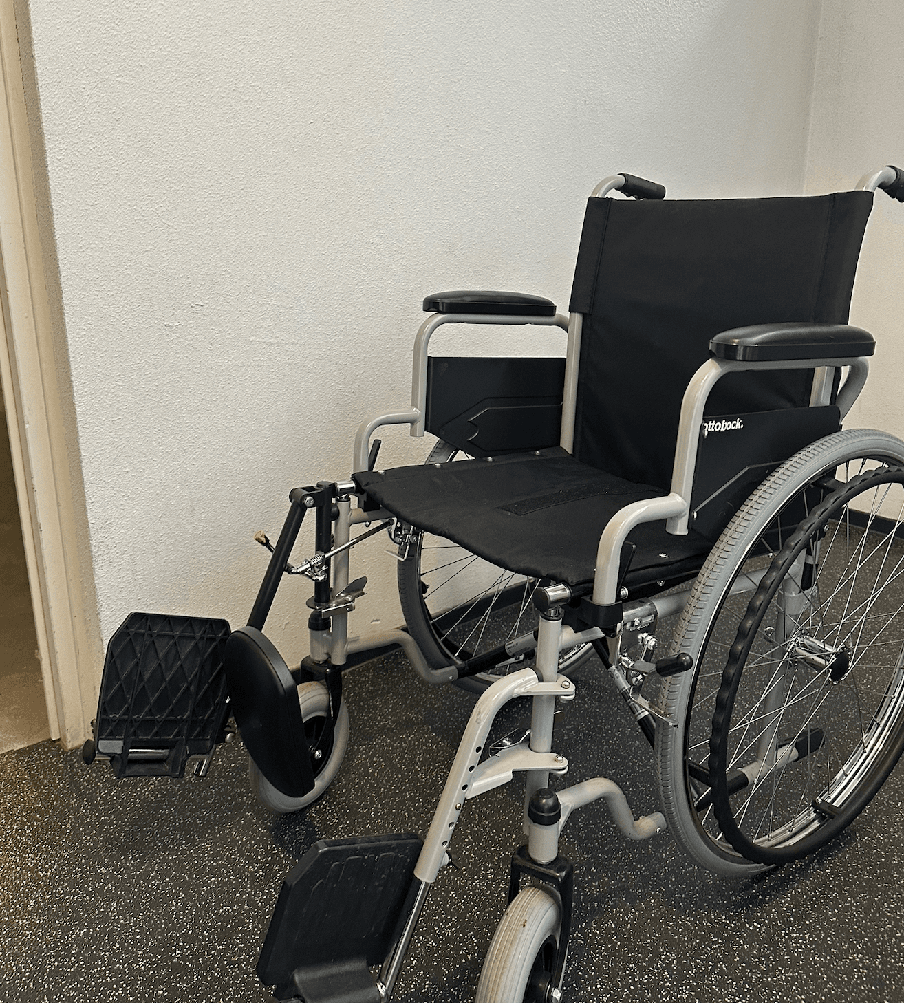 Wheelchair / Rolstoel for rent