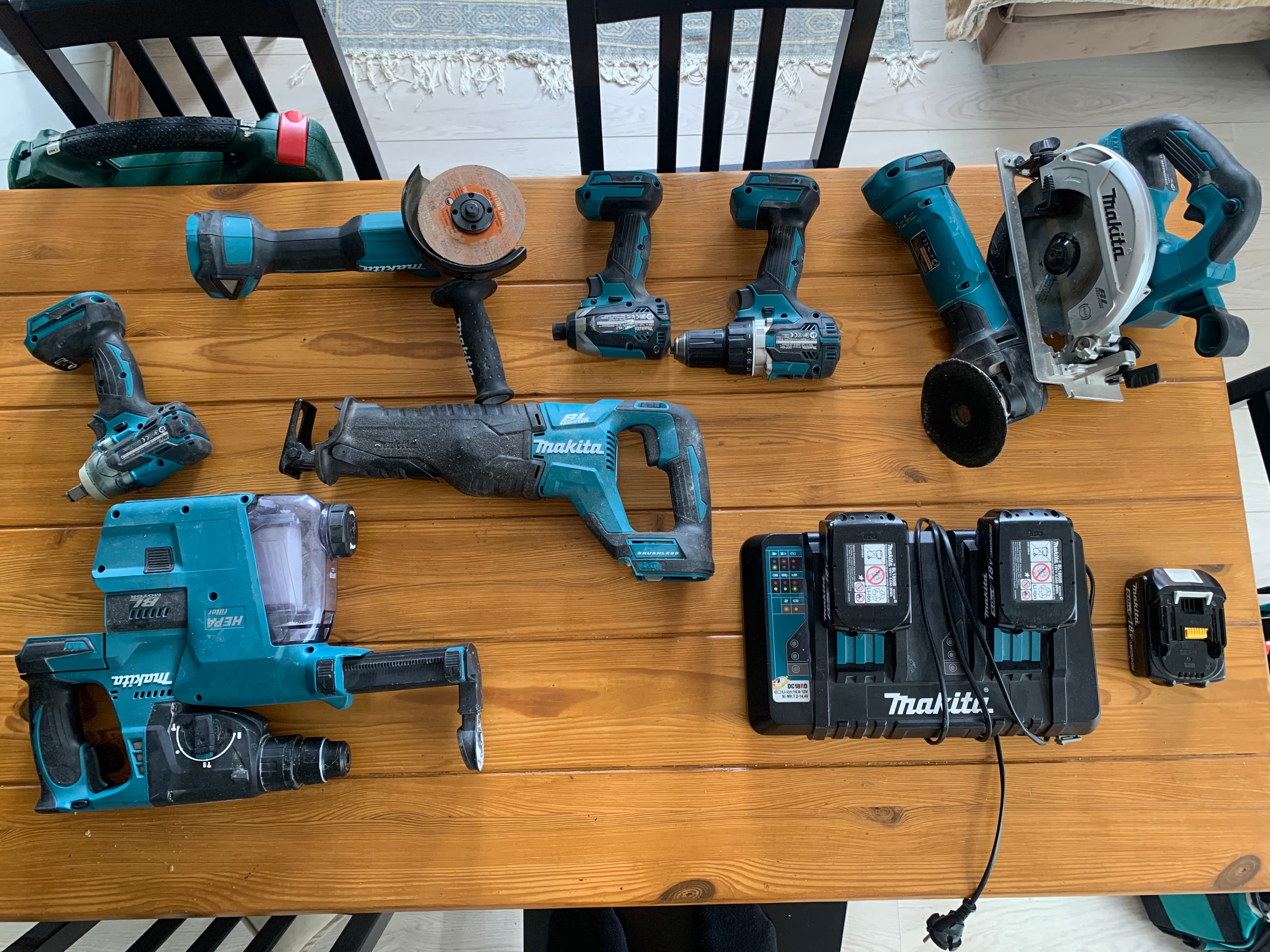 Makita elektrisch gereedschap set met drie accu’s