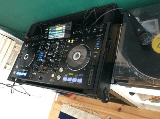 Pioneer XDJ-RX all-in-one DJ set incl flightcase - Microfoon - 2x KRK Rokit 5 