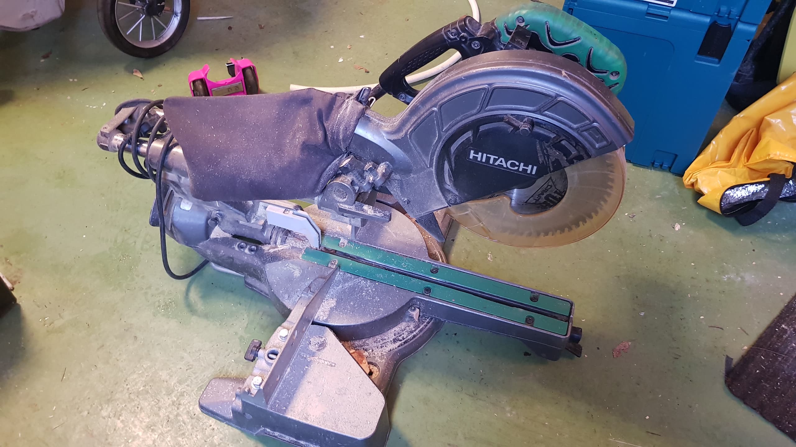 afkortzaag / verstekzaag hitachi
