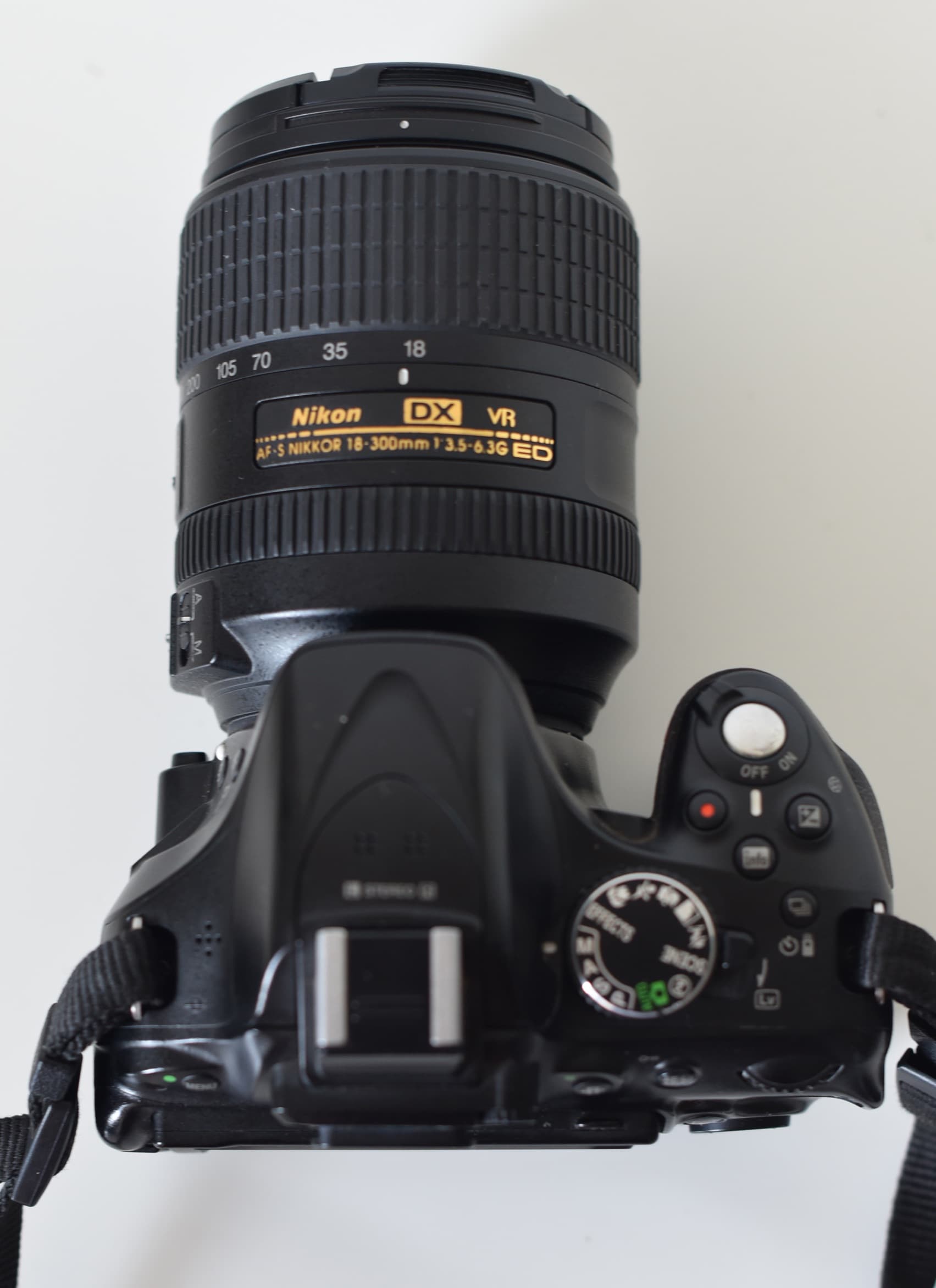 Spiegelreflex Camera Nikon D5200 + 50 mm lens met drie batterijen
