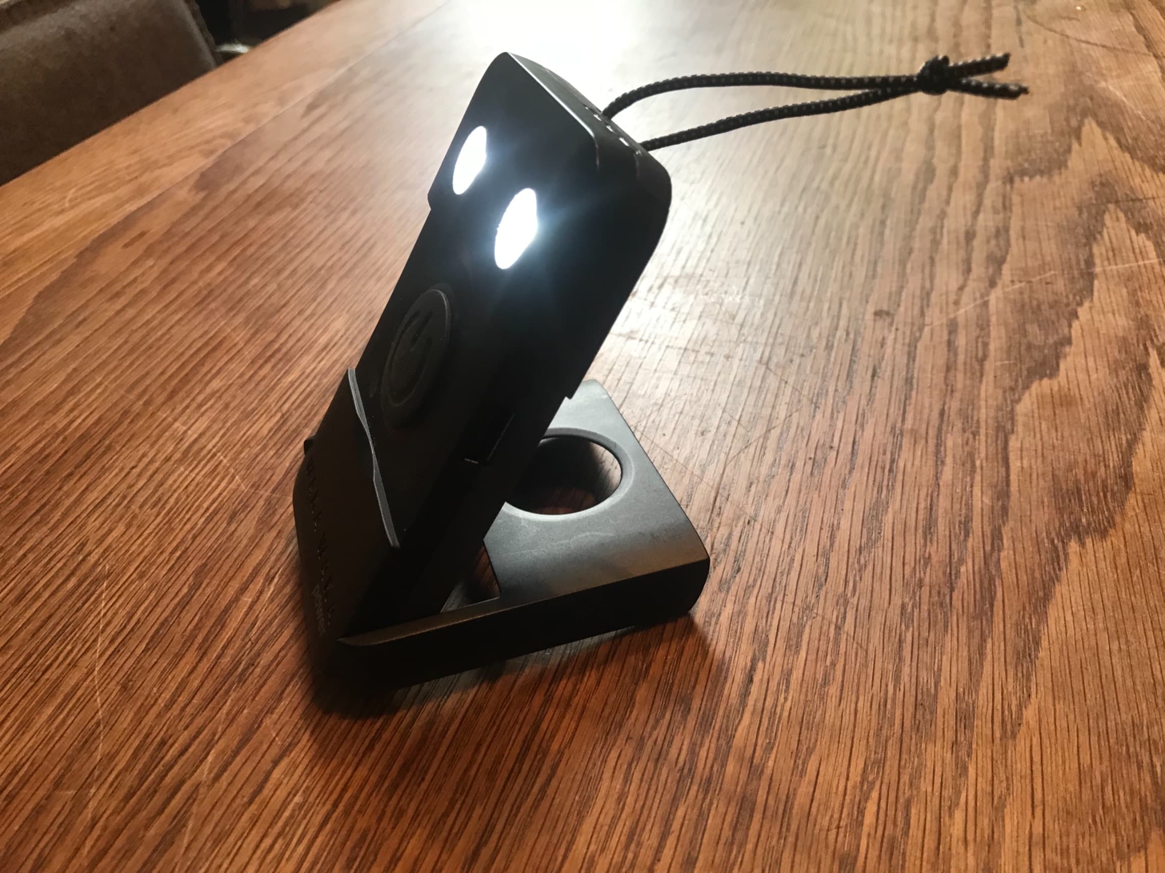 Waka waka (zwart): solar oplader, powerbank én lamp
