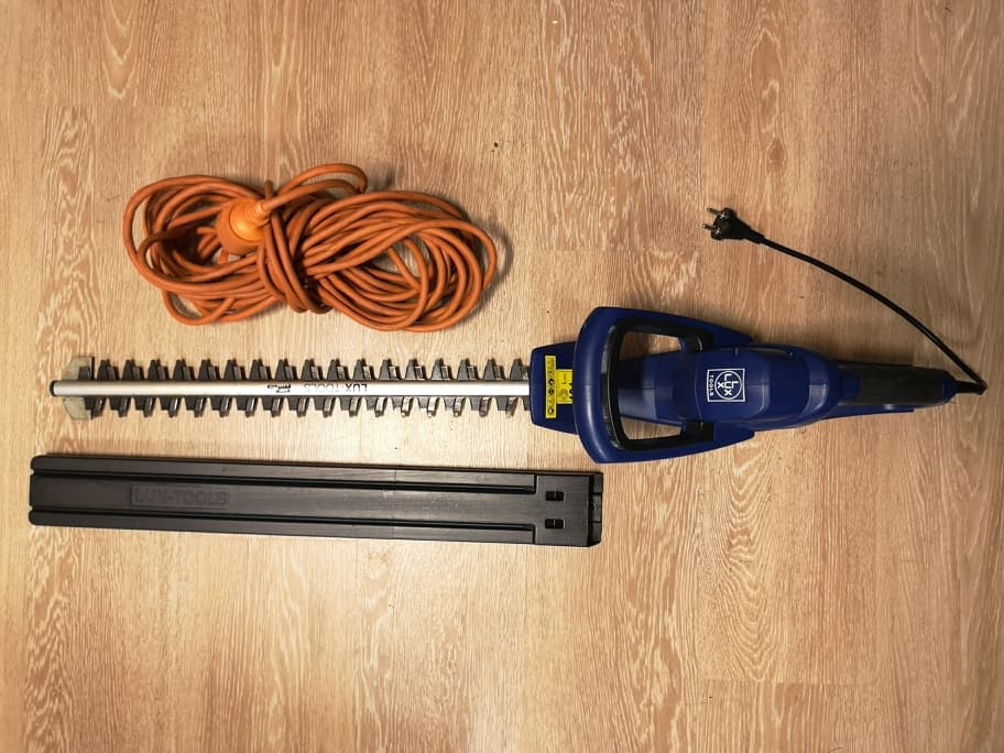 Elektrische heggenschaar met verlengsnoer