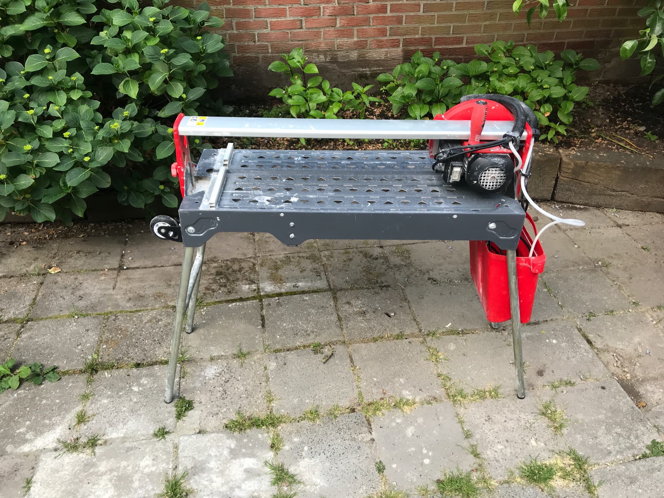 RUBI tegelzaag te huur, tegelsnijder, tegelslijper, huren