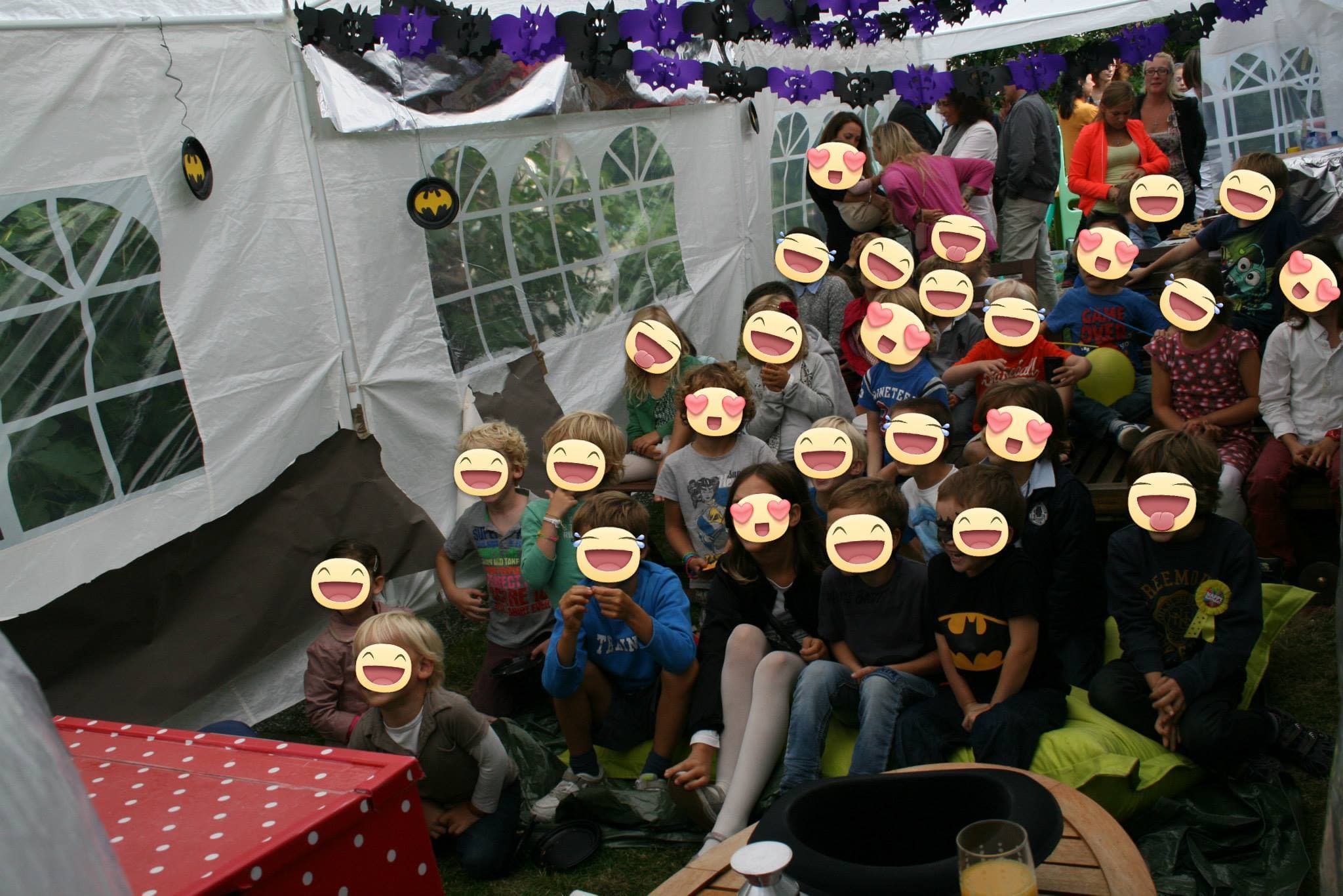 9 mt (!) x 3 mt partytent met zijwanden. Ja, 9mt!!!!