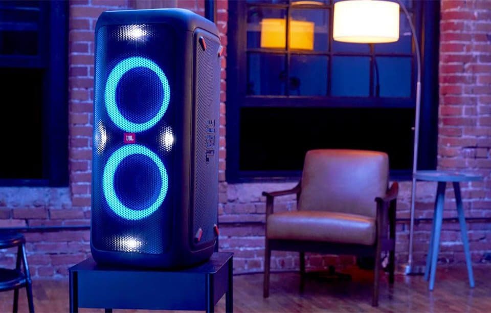 jbl partybox te huur incl. 2 microfoons!