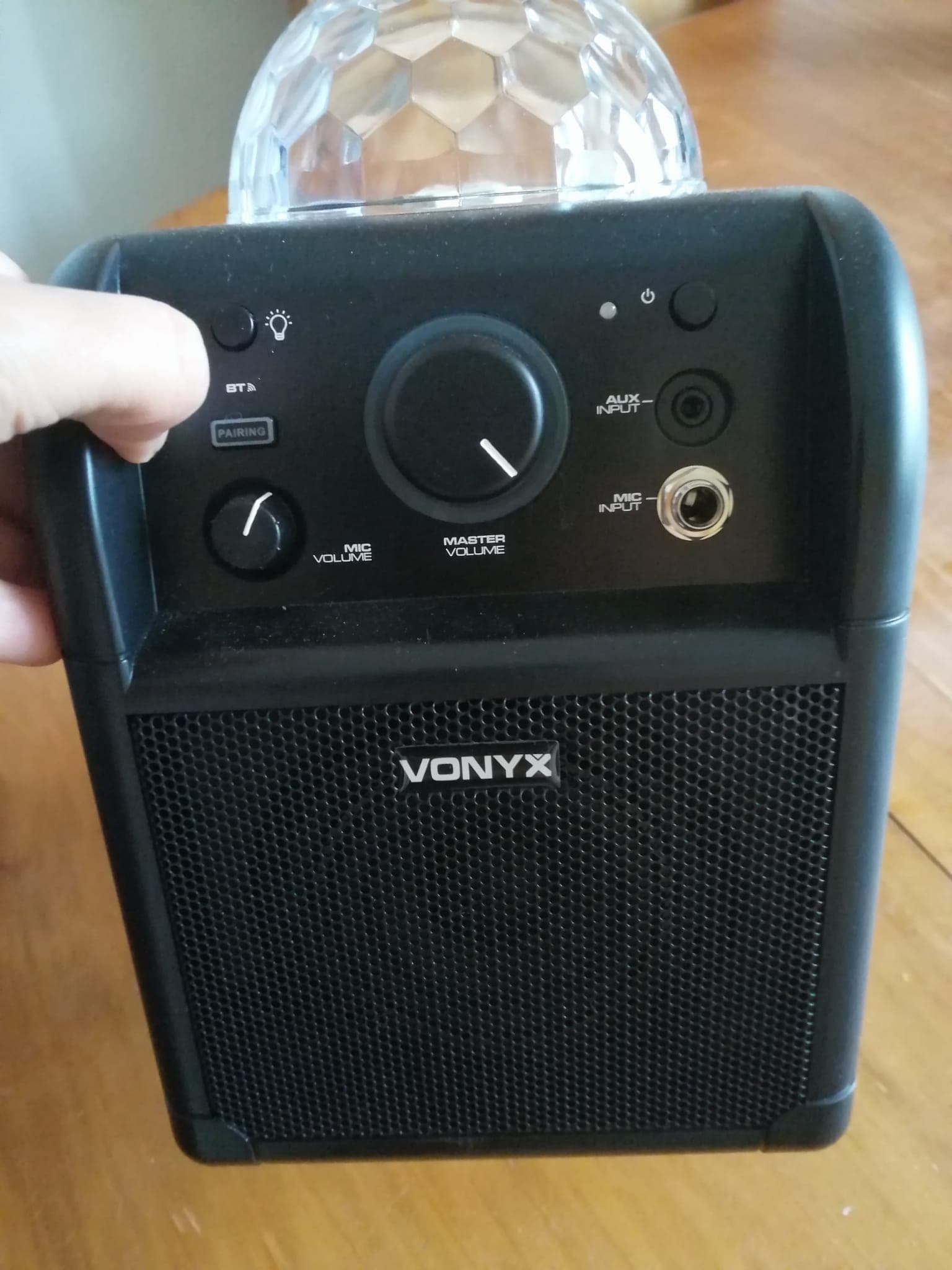 Karaoke Box met microfoon en discolicht!