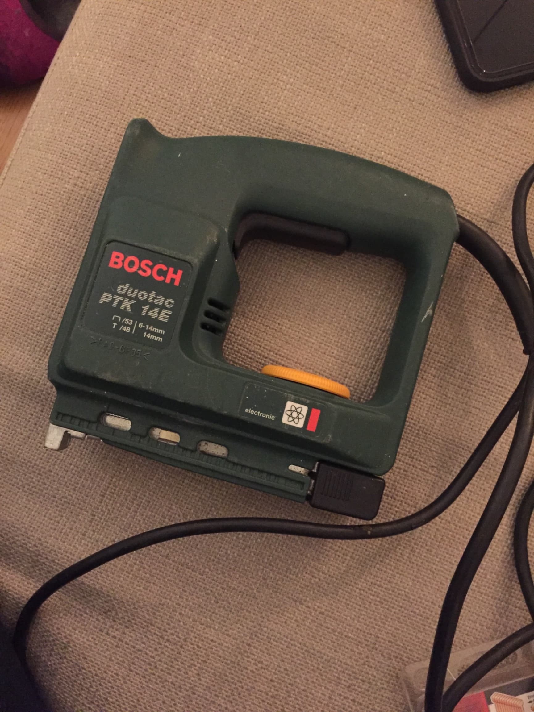 Nietmachine voor bekleding (tacker)