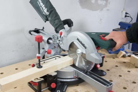 Afkortzaag Metabo KGS 254 M (met optioneel verrijdbaar onderstel voor €10,- per dag)