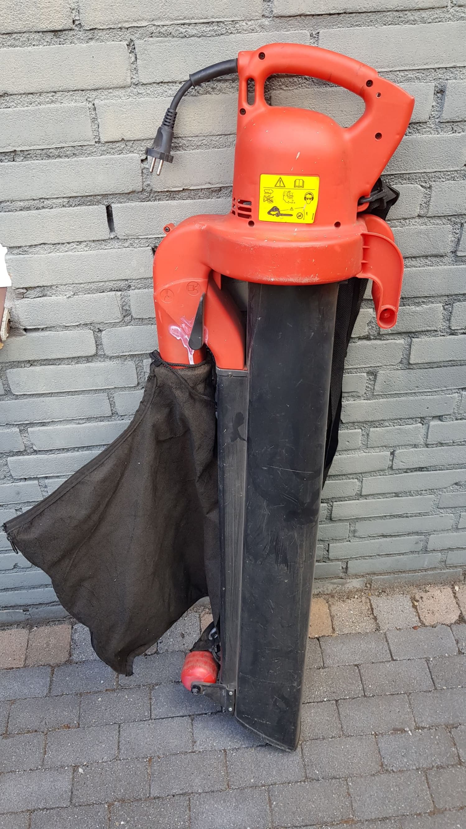 electrische bladzuiger en blazer