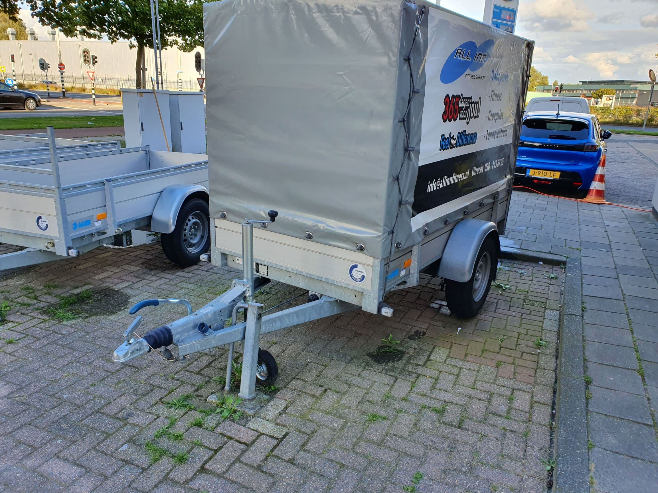 Gesloten aanhanger | Ma - Do €37,50 p/d | Vr - Zo €45,00 p/d | Incl. Spanbanden, Oprijplank, Meubelhondjes, 7 en 13 polige stekker.