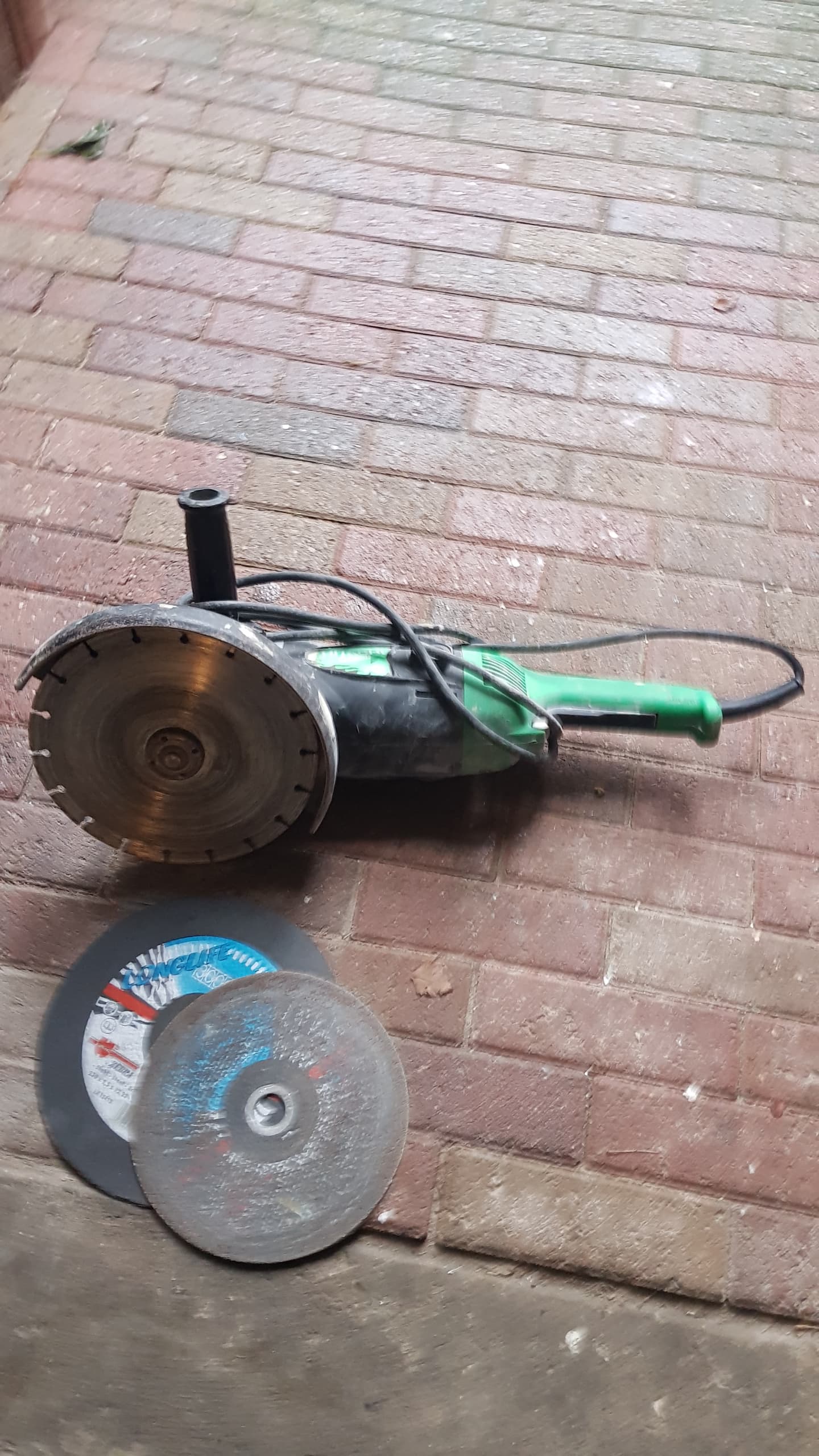 haakse slijper eventueel met diamantschijf of andere schijven