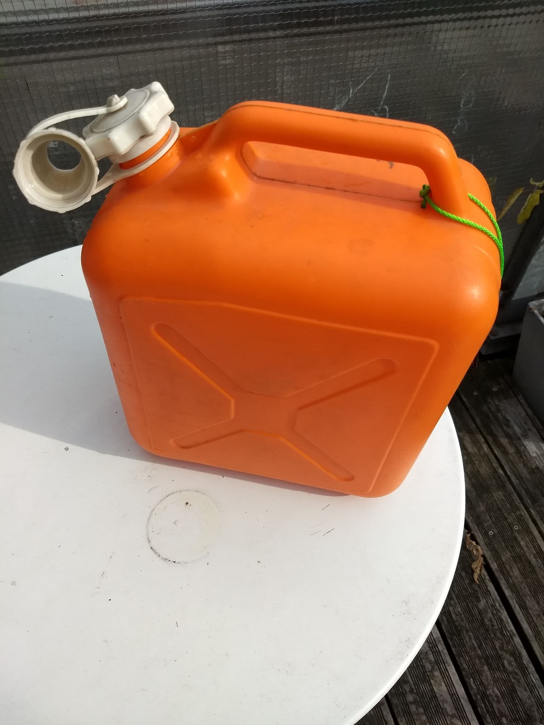 jerrycan voor water of limonade 10 liter