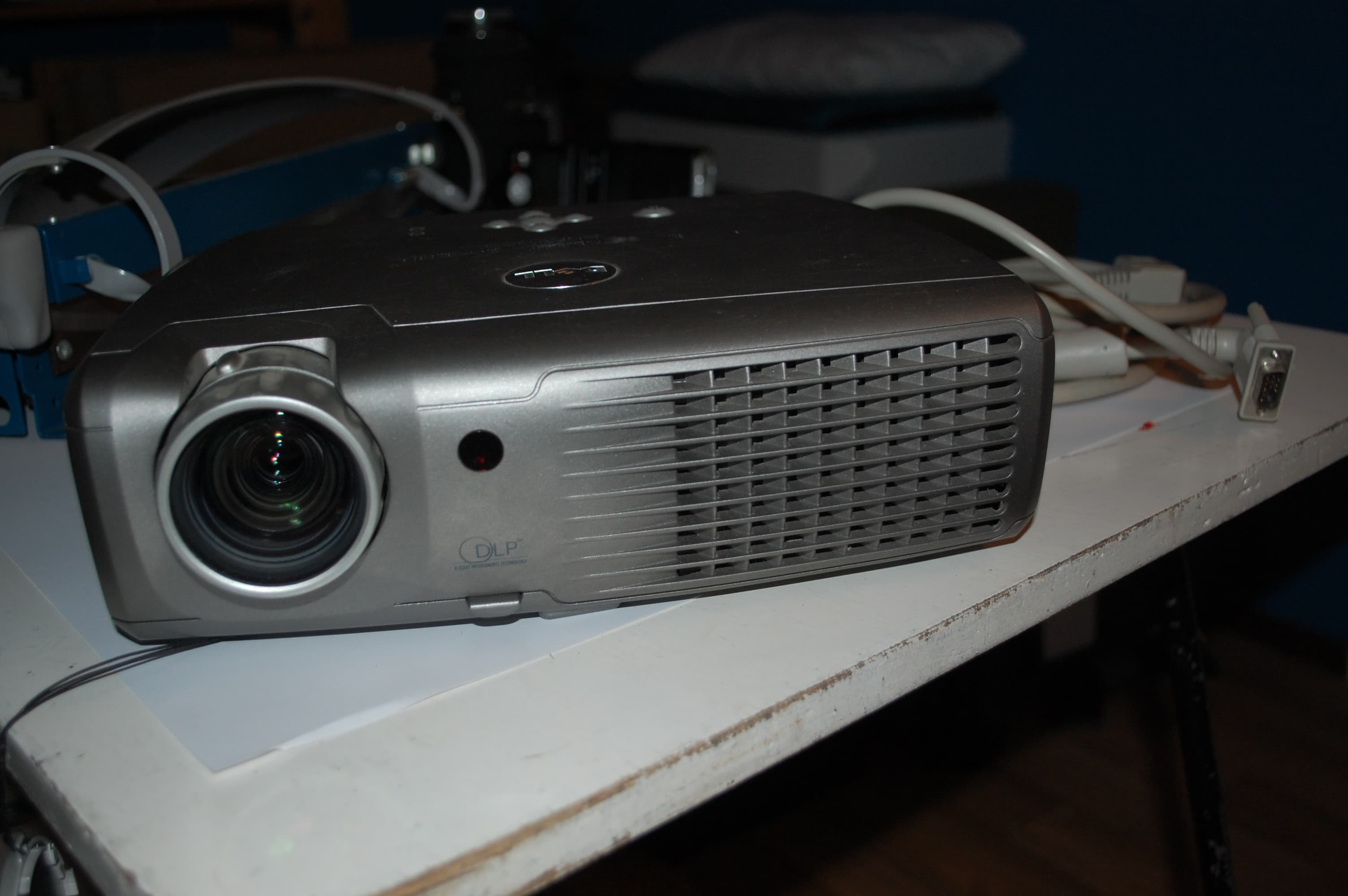beamer Dell 2300 MP, resol. 1024x768