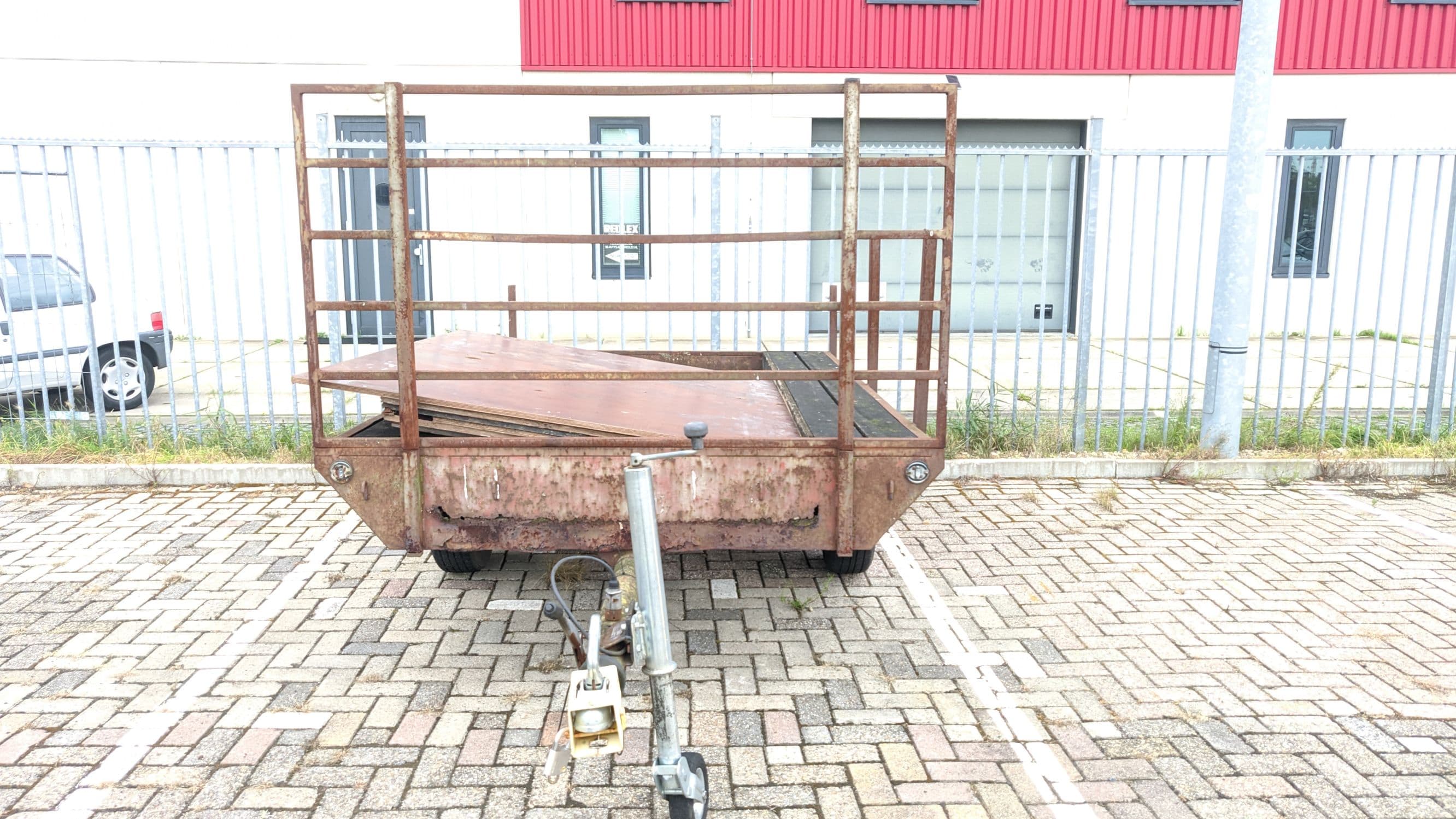 Grote aanhanger te huur