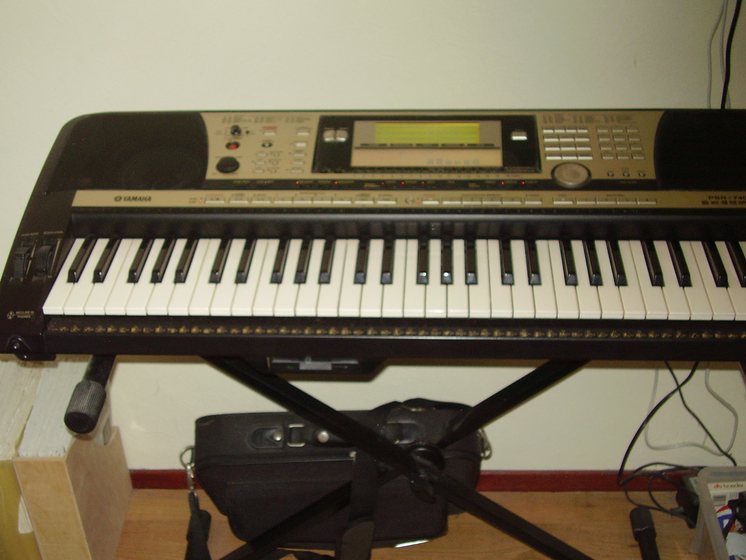 Keyboard YAMAHA PSR 740