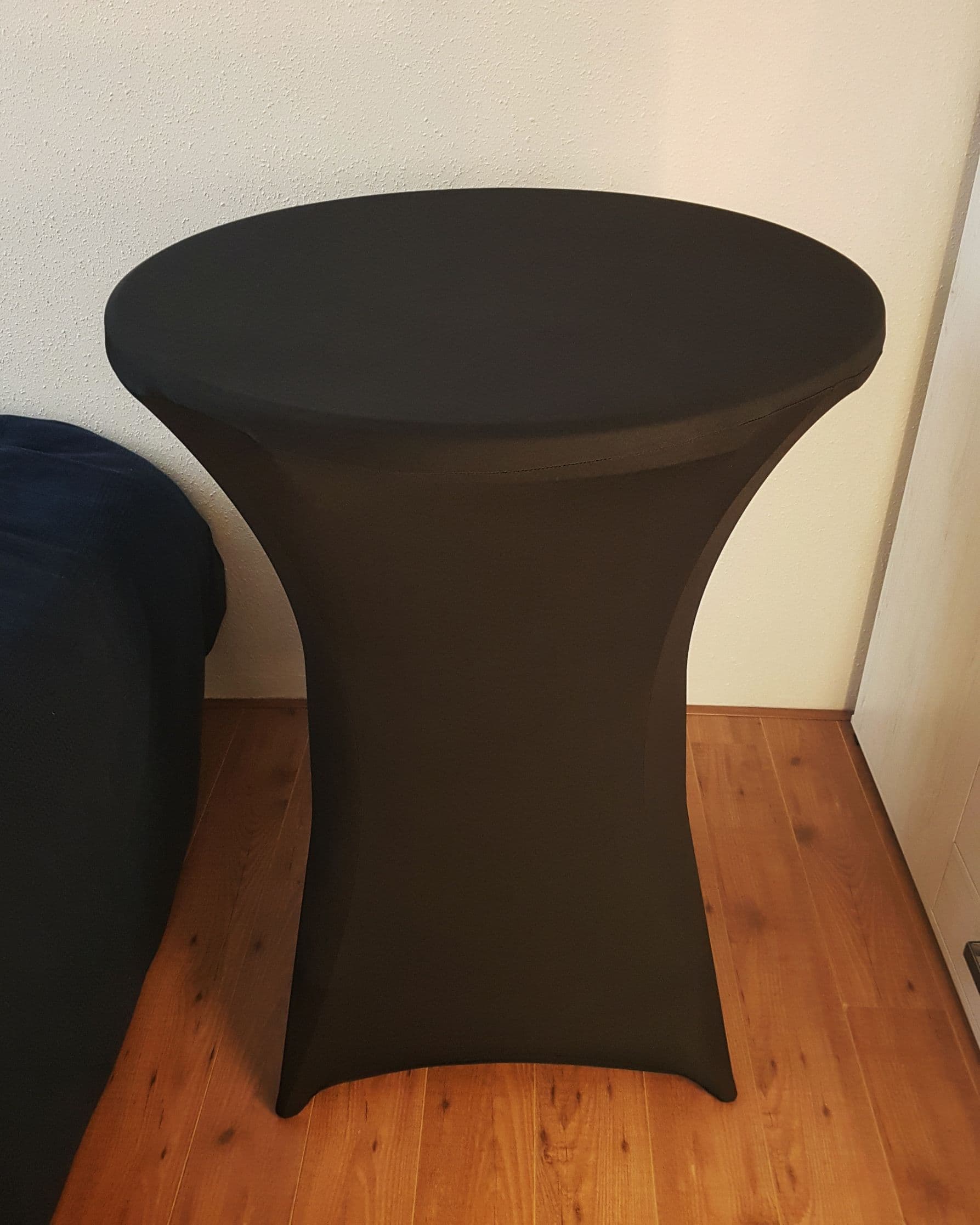 2x Statafel met zwarte rok