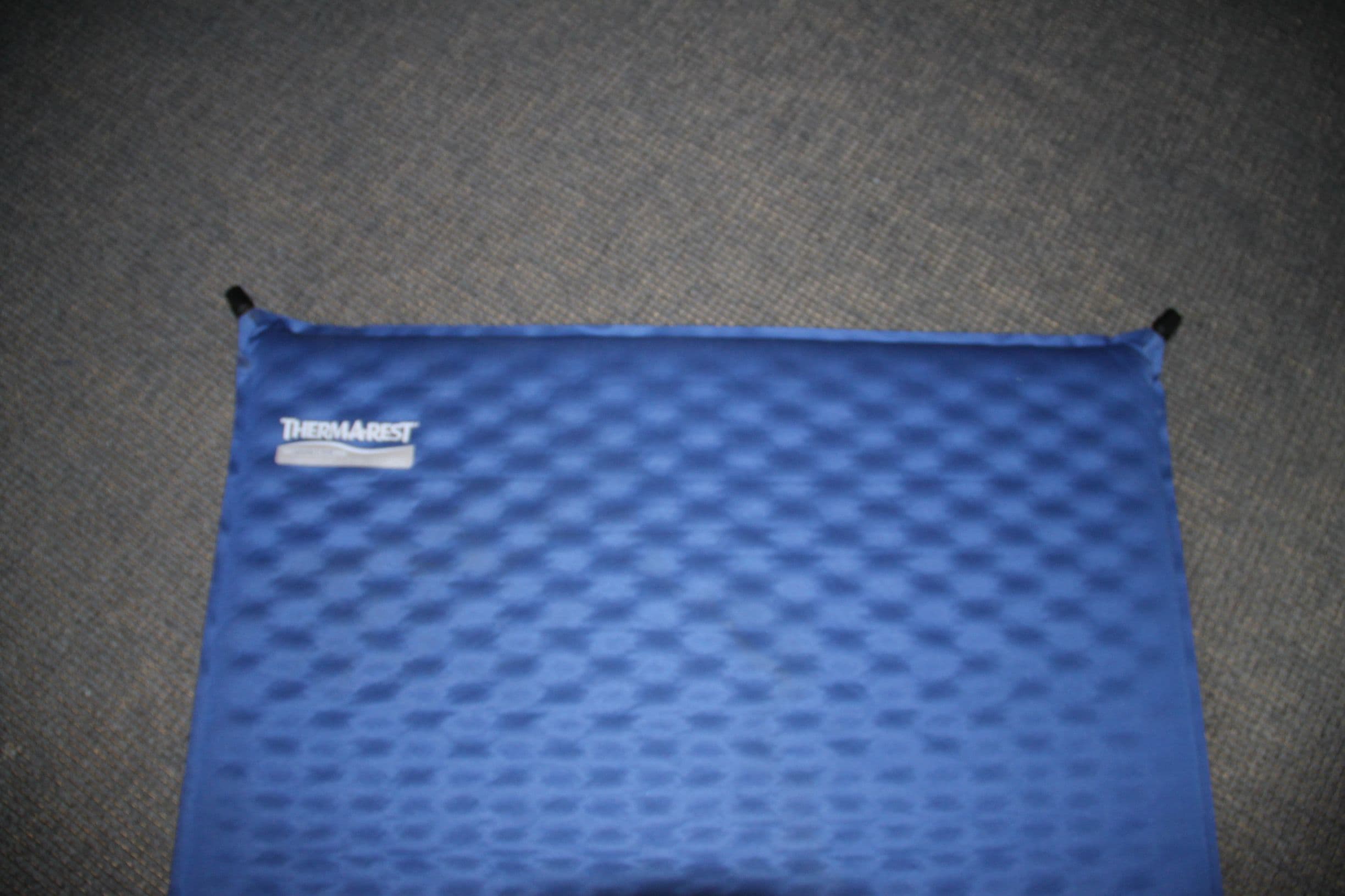 Zelfopblazend kampeer matje | Self-inflatable camping mat