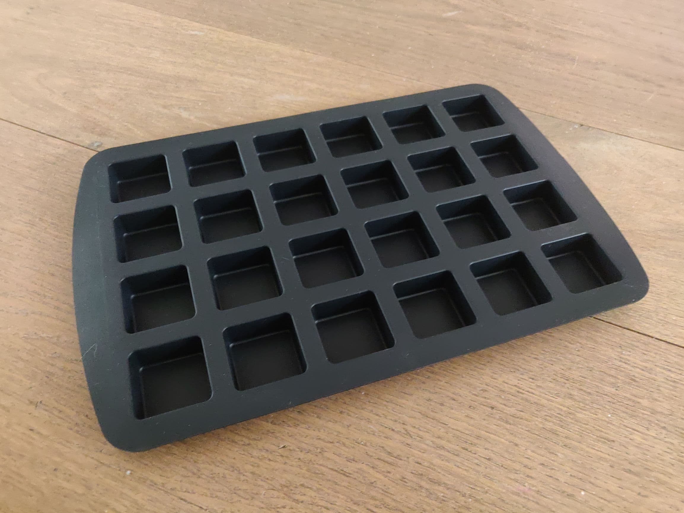 siliconen bakvorm met 24 vakjes