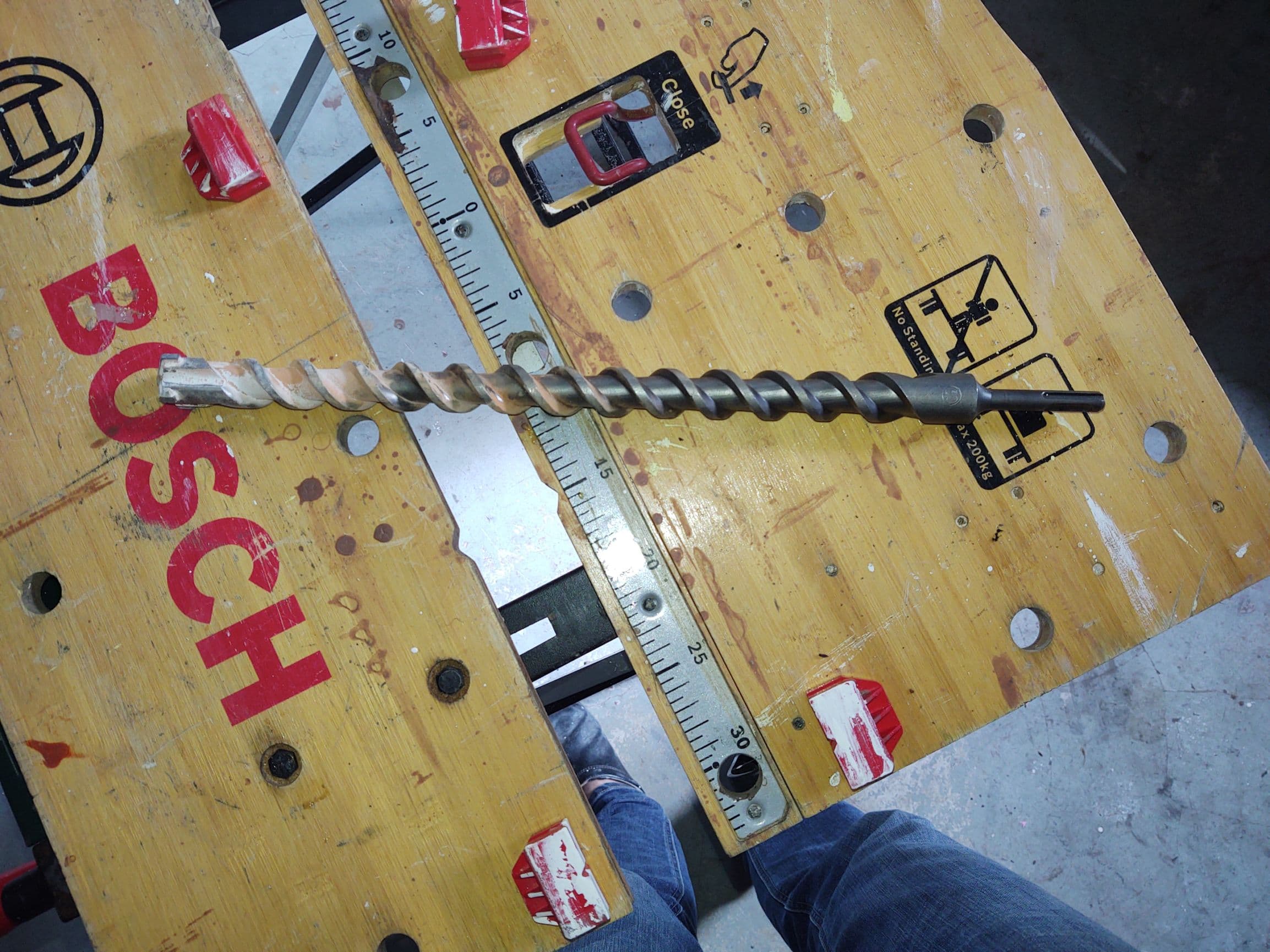 SDS boor 30 mm voor installatie buitenkraan