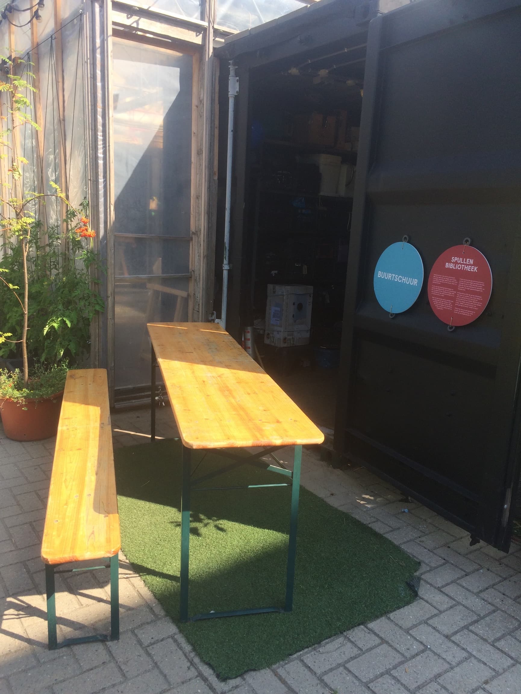 biertafel met bankjes