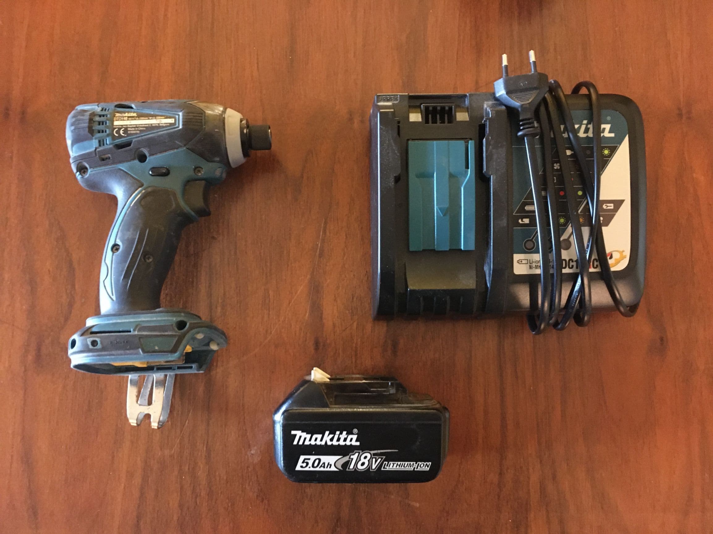 Makita Slagschroevendraaier DTD146 + 18V 5AH Accu + Lader