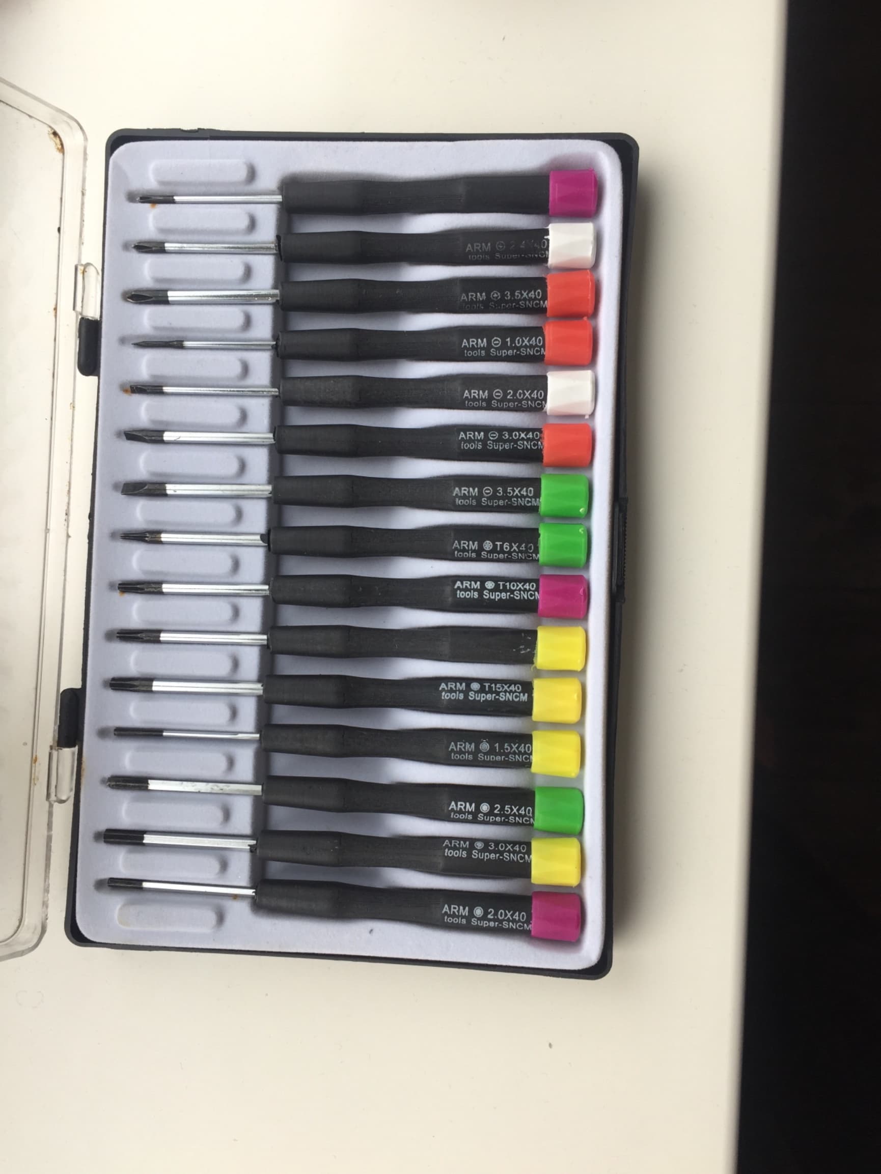 Setje kleine schroevendraaiers (voor computers etc)