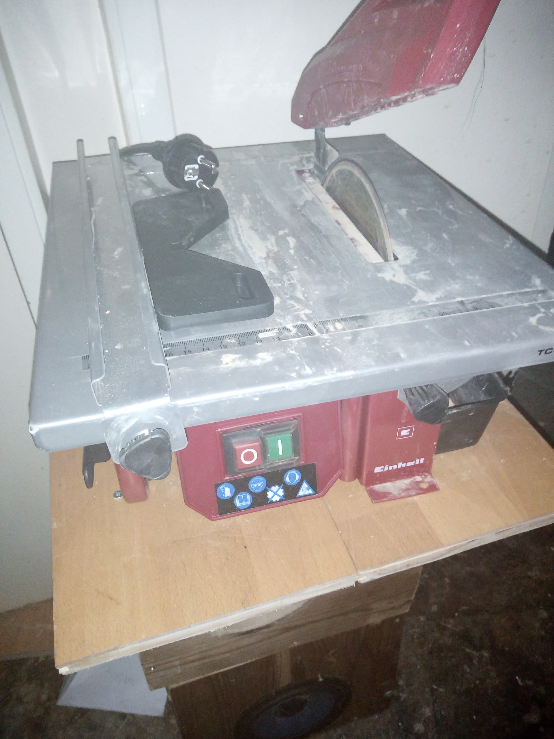 Elektrische diamanttegelzaag