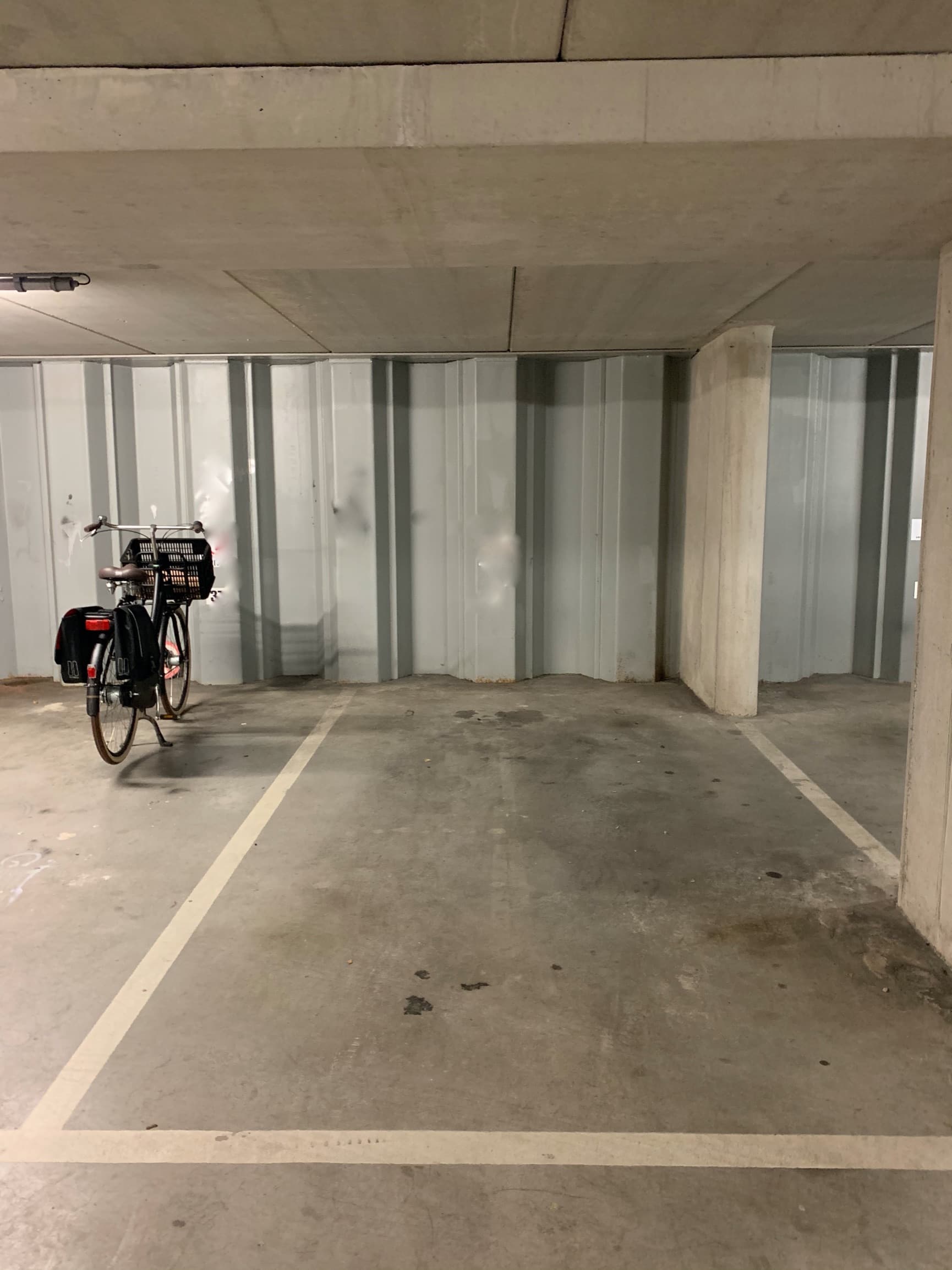 Pakeerplek in garage naast Metrostation Wibautstraat