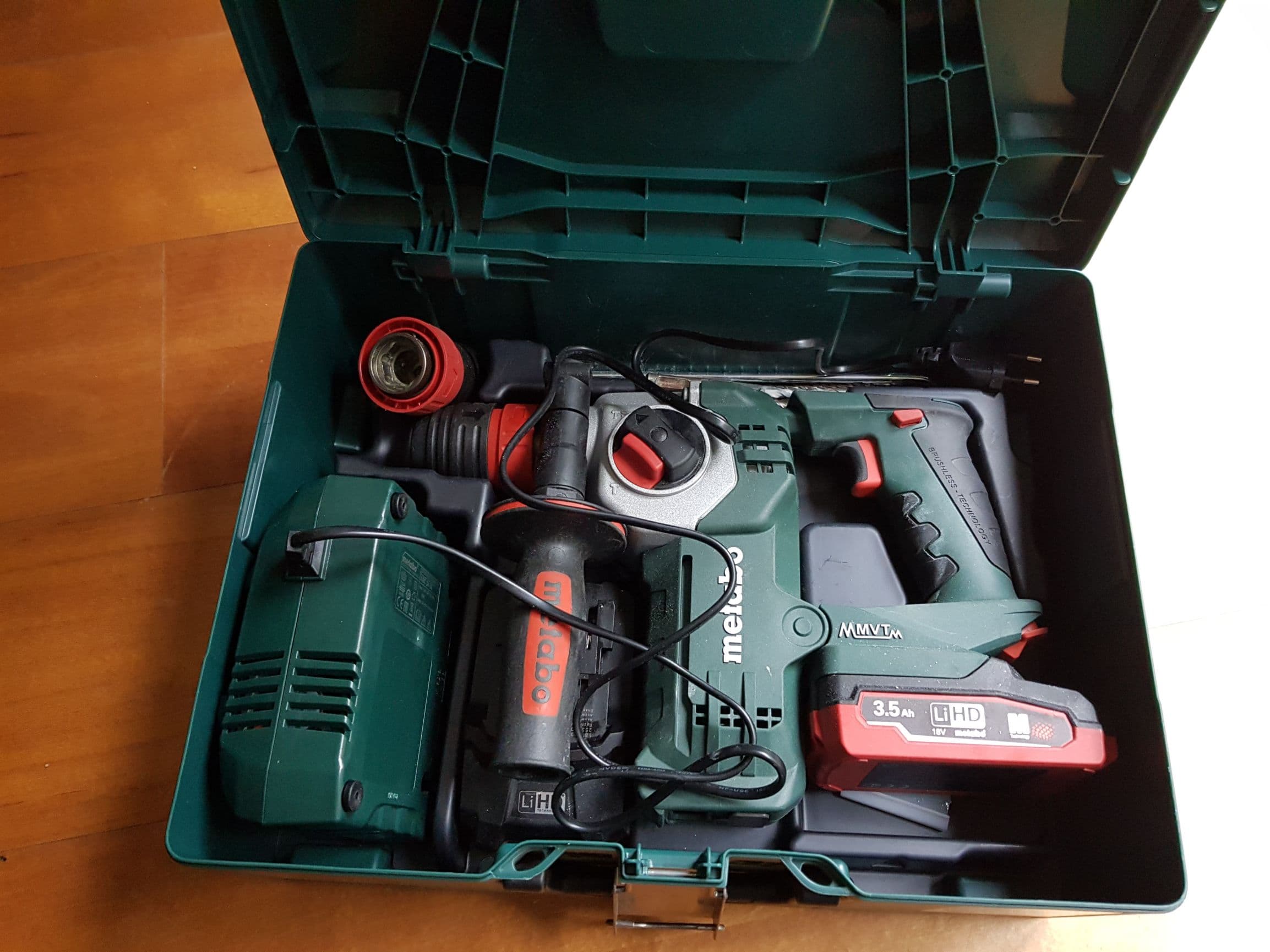 accu boorhamer met SDS boren