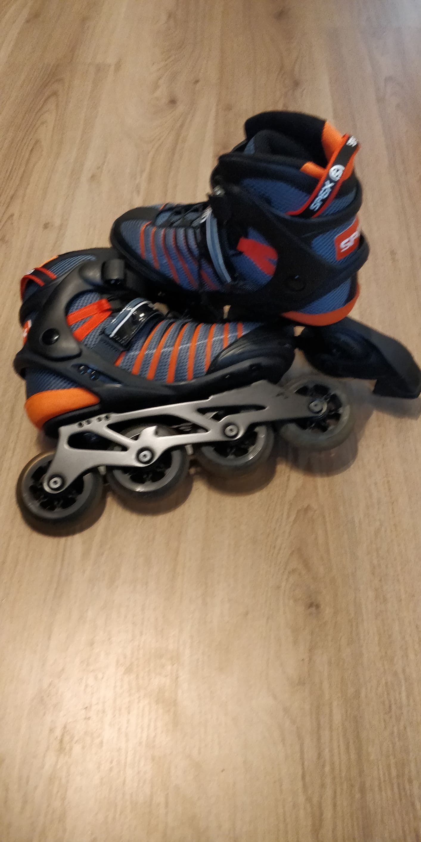 Skeelers maat 39-40 + evt. Bescherming.