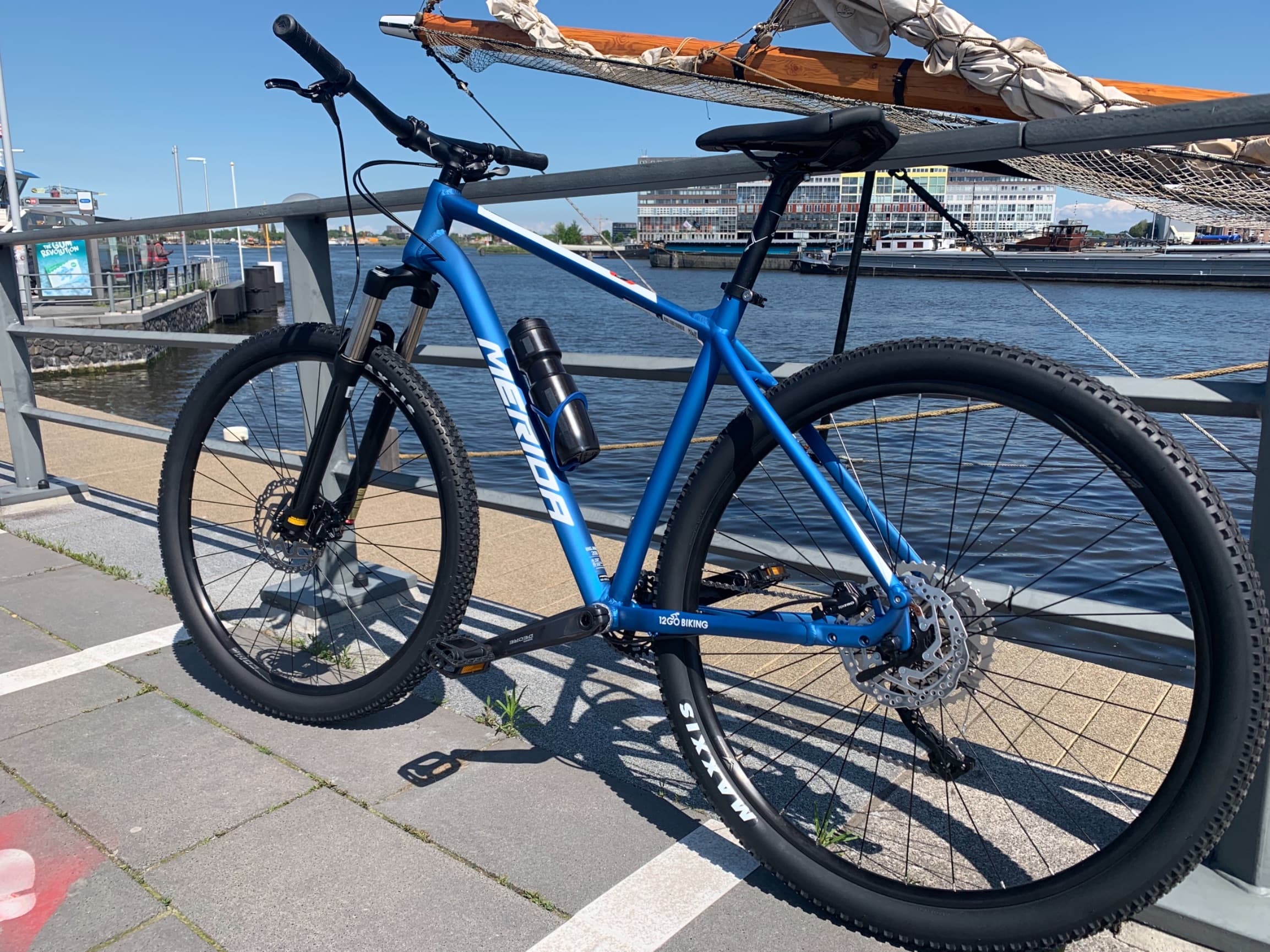 Mountainbike incl. Helm, reserveband e.d.