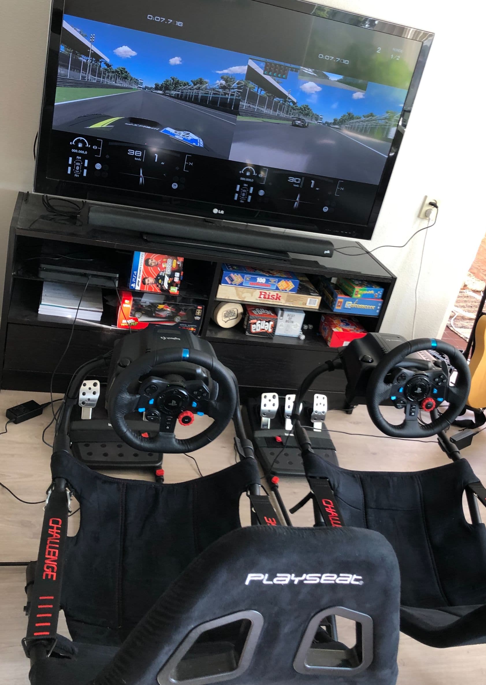 Twee Playseats met G29 racestuur huren