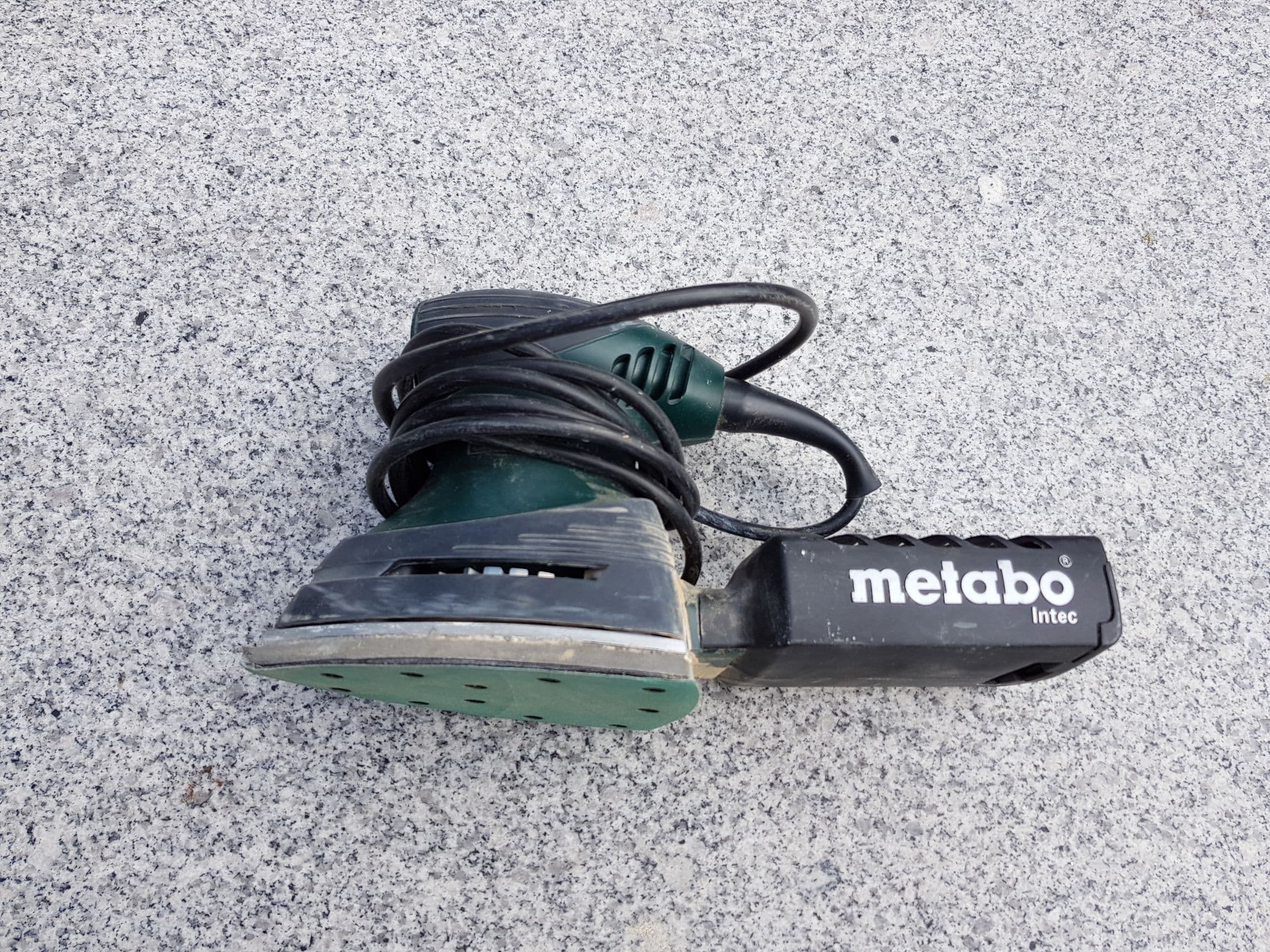 handig Metabo schuurmachientje met klitteband schuurpapier en afzuiging