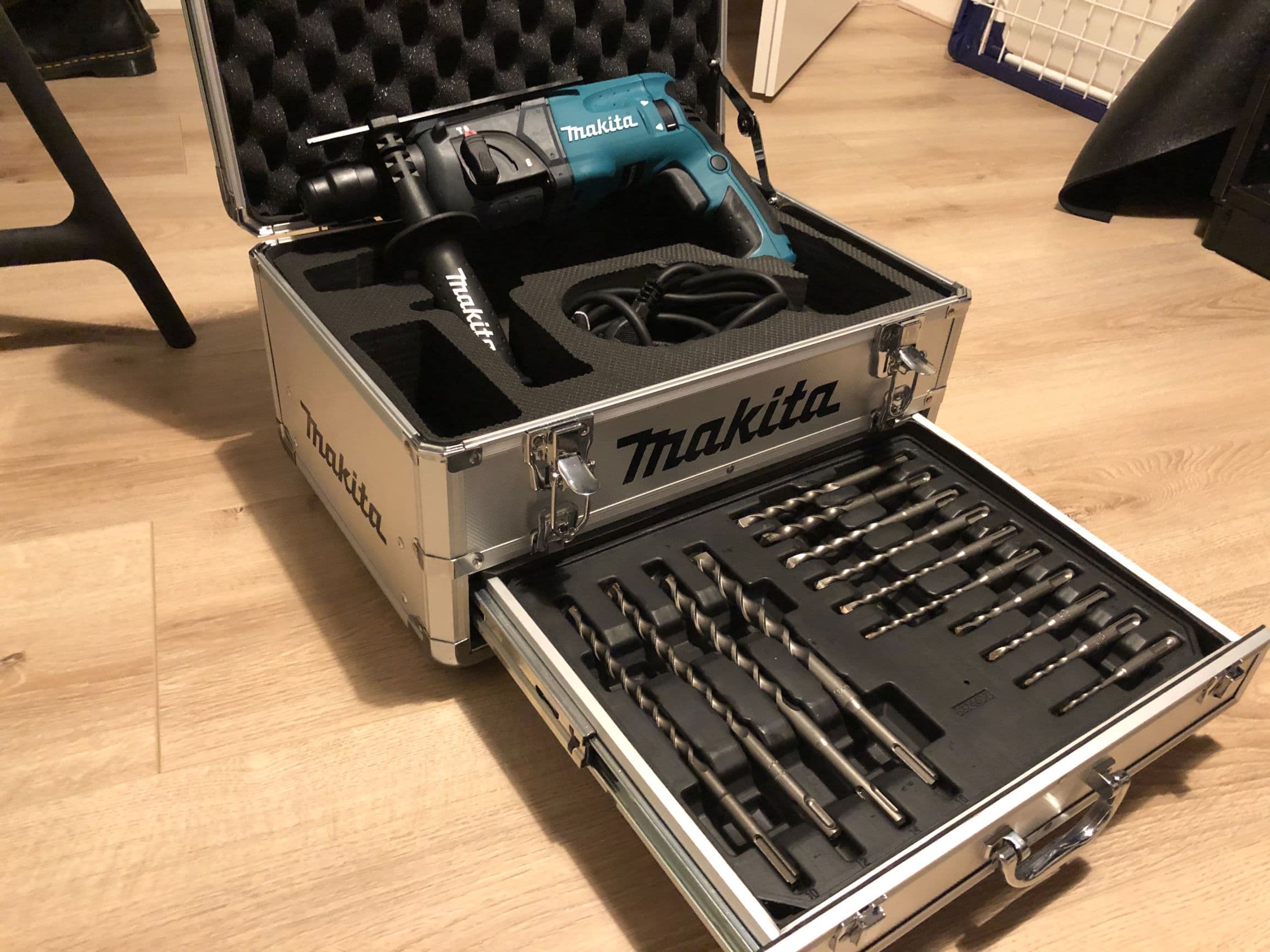Zware Boorhamer Makita 710W,  2,2 J, SDS 22M, + Set 5 tot 16mm SDS boren (GLOEDNIEUW)
