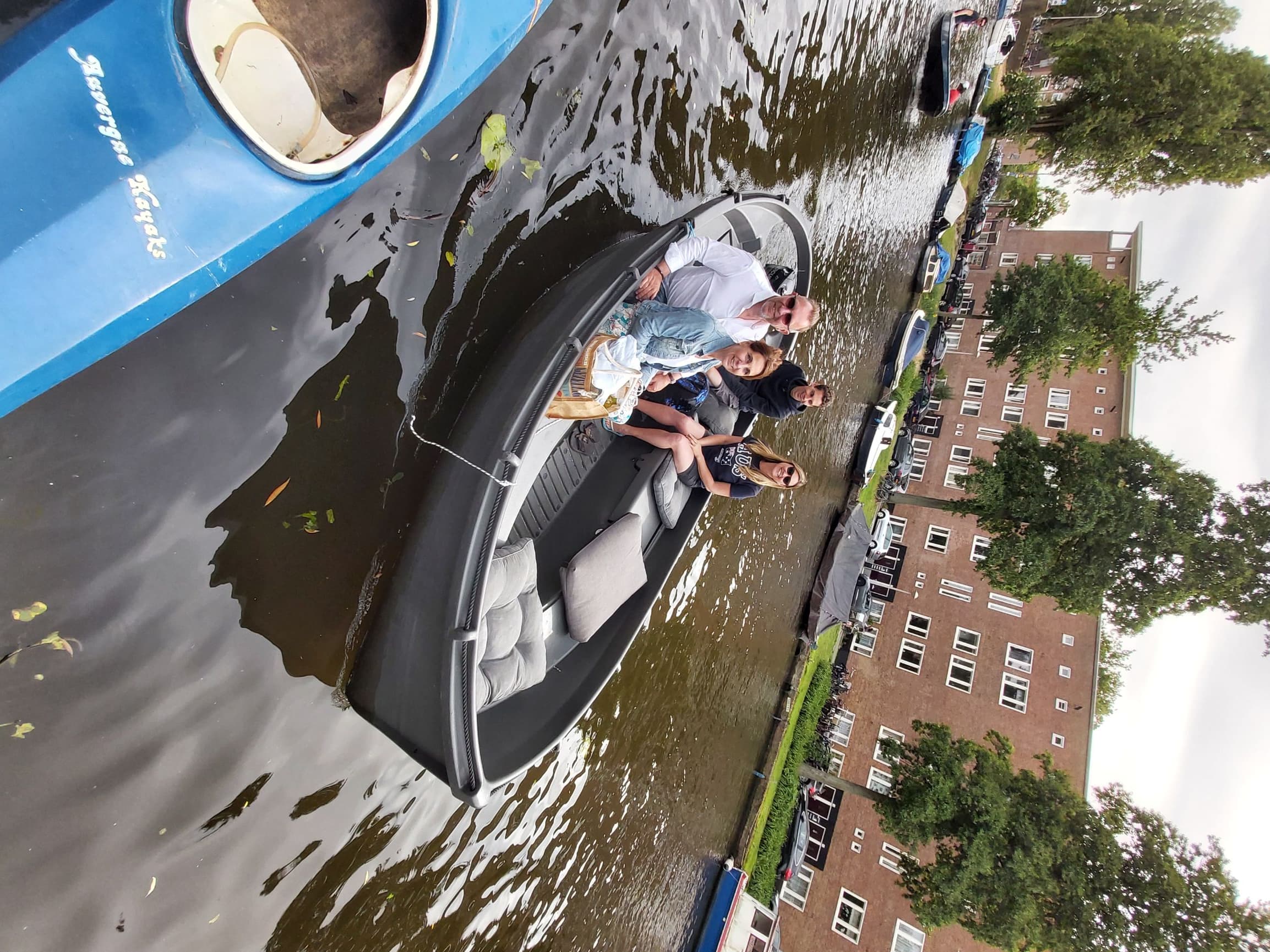 Boot ligt in Loosdrechtse plassen 