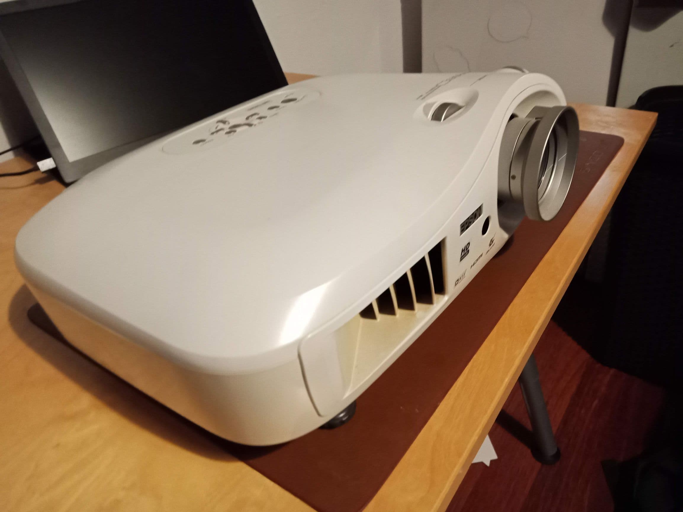 Dicht bij station Epson professionele beamer te huur