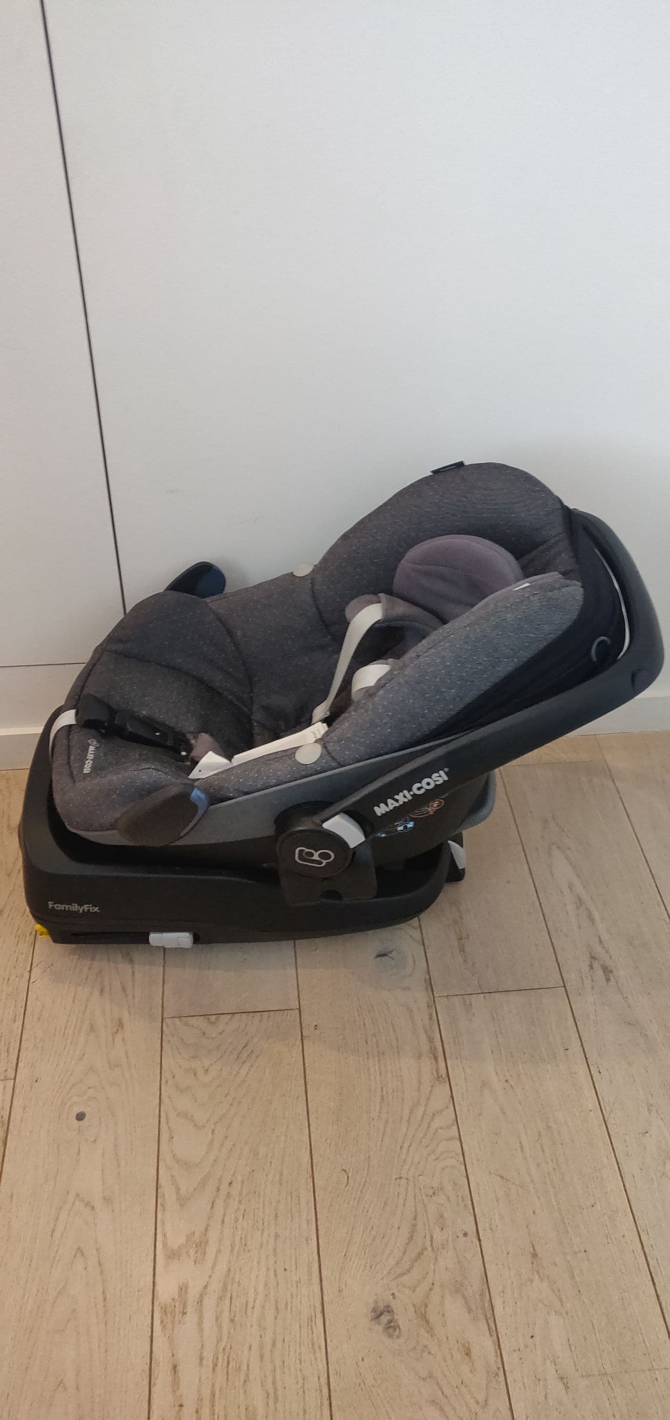 Maxi cosy stoeltje met familyfix voor wagen (isofix)