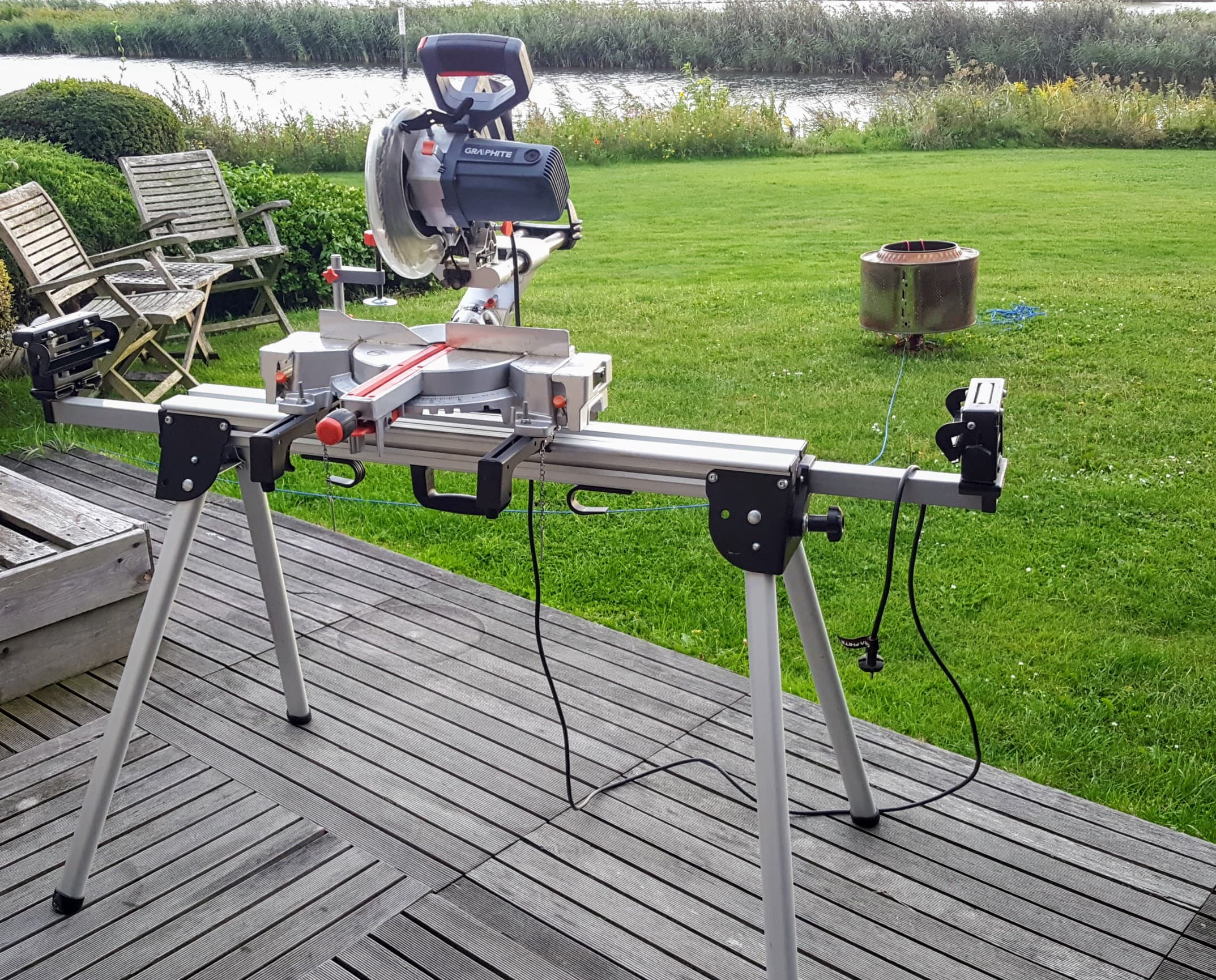 Afkortzaag met zaagtafel