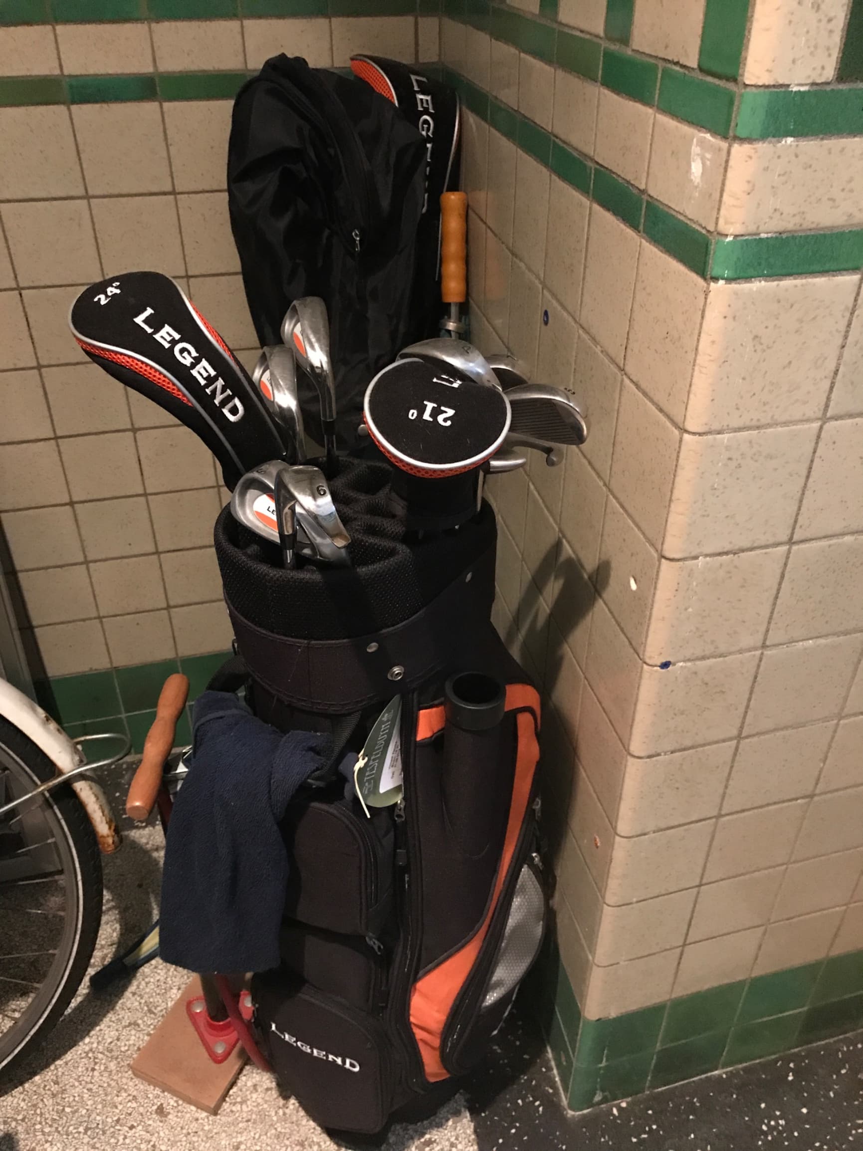 golf clubs\tas