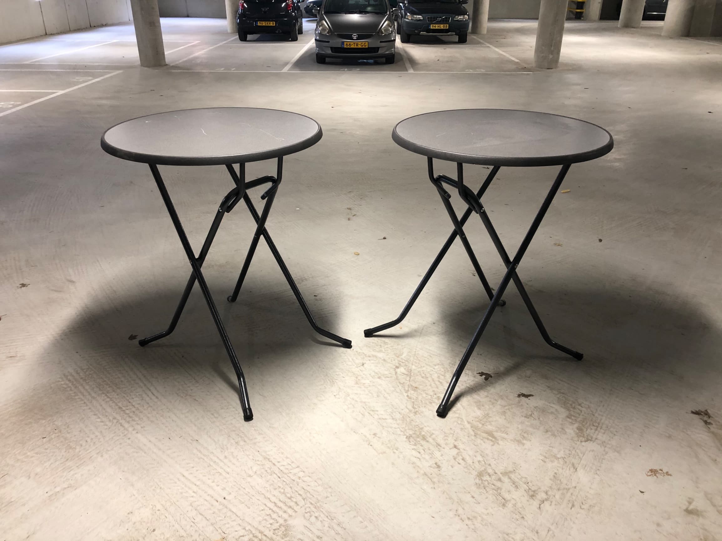 Statafel goede kwaliteit (2 beschikbaar voor huur)
