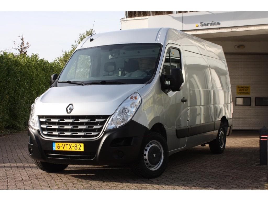 Transporter bus met chauffeur.