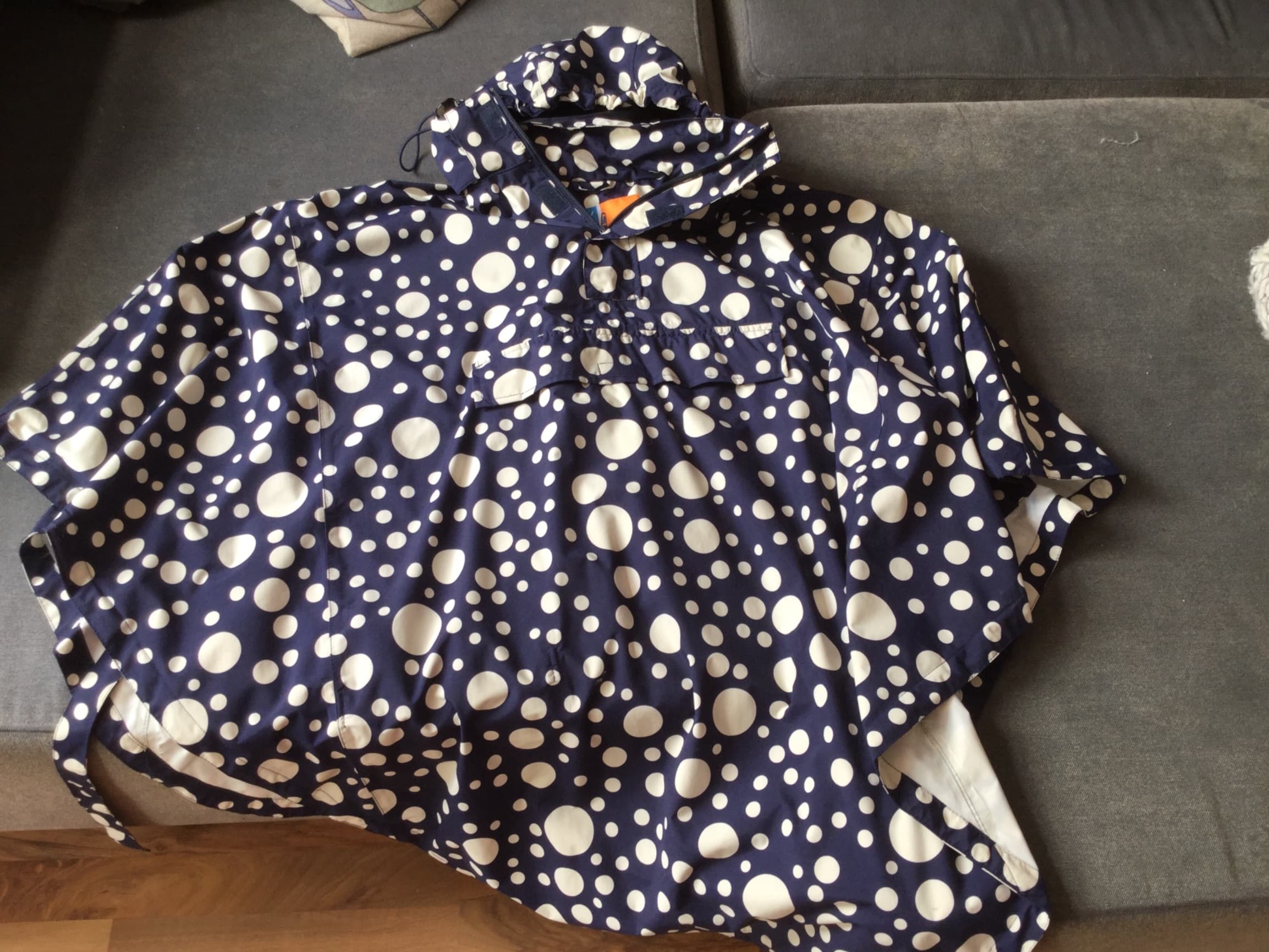 Regenponcho met capuchon
