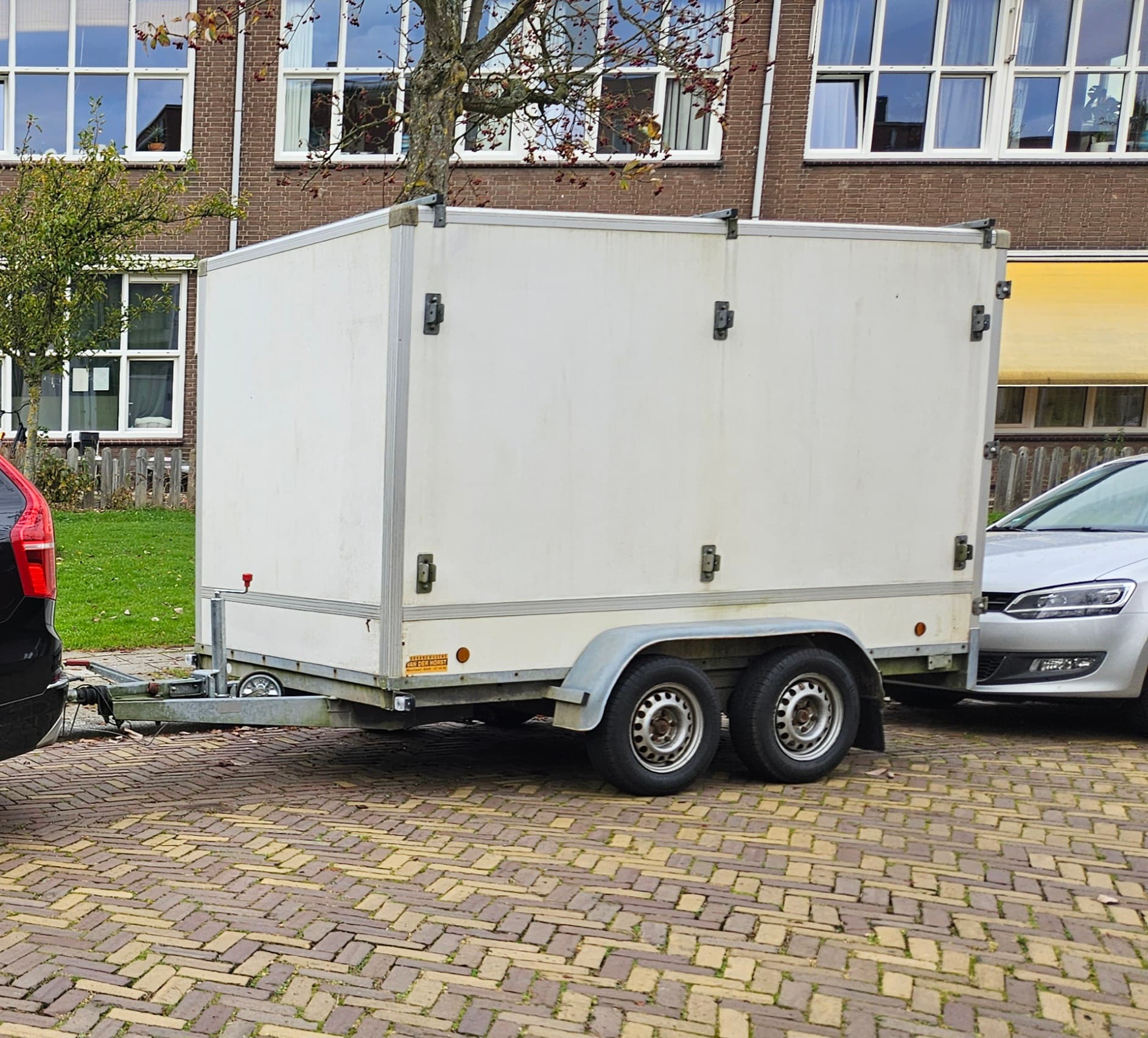Gesloten aanhanger dubbelas